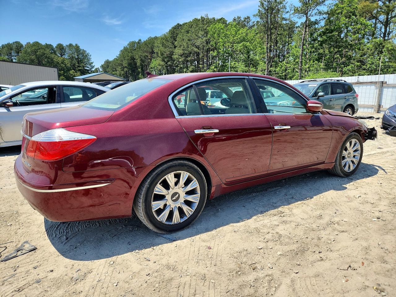 2011 Hyundai Genesis 3.8l Red vin: KMHGC4DE4BU124573
