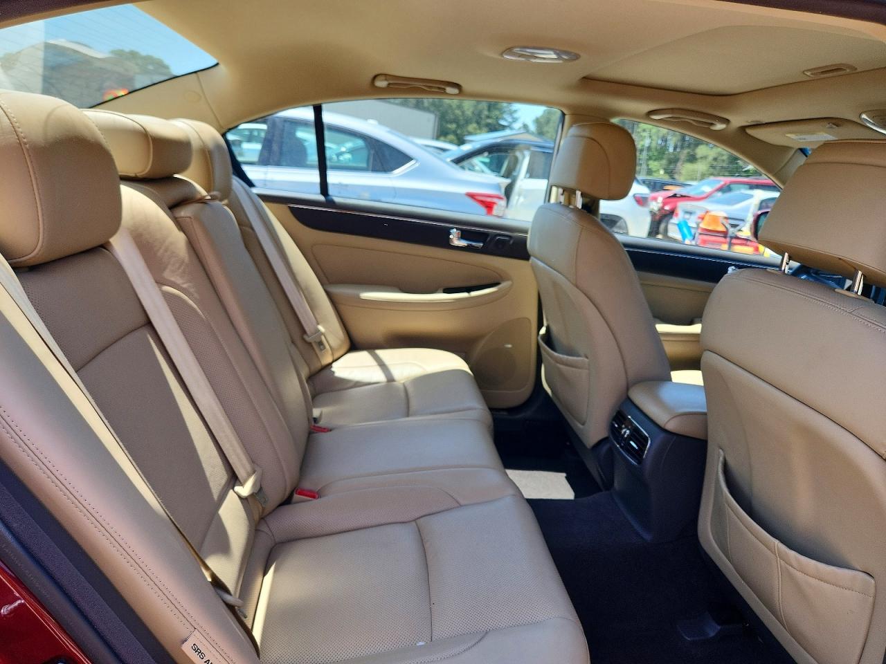 2011 Hyundai Genesis 3.8l Red vin: KMHGC4DE4BU124573