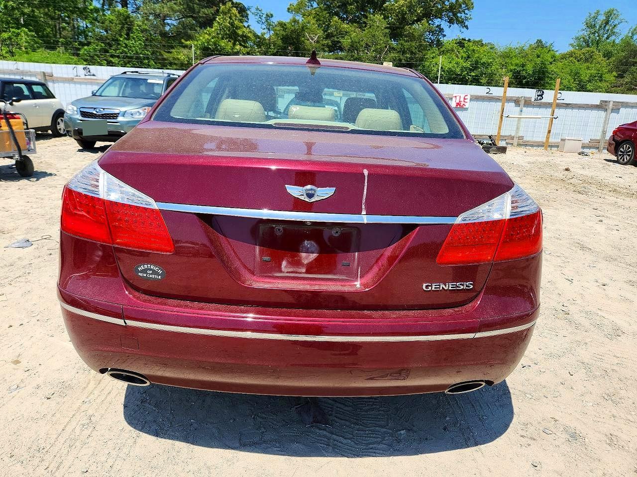 2011 Hyundai Genesis 3.8l Red vin: KMHGC4DE4BU124573