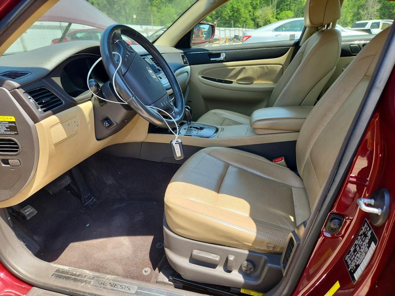 2011 Hyundai Genesis 3.8l Red vin: KMHGC4DE4BU124573