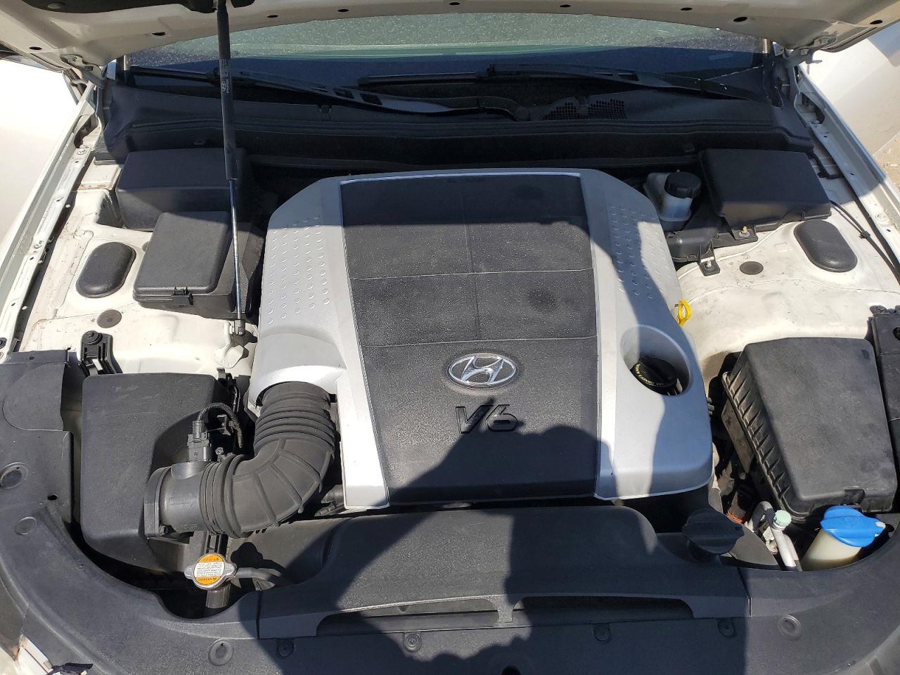 2011 Hyundai Genesis 3.8l White vin: KMHGC4DE4BU133967