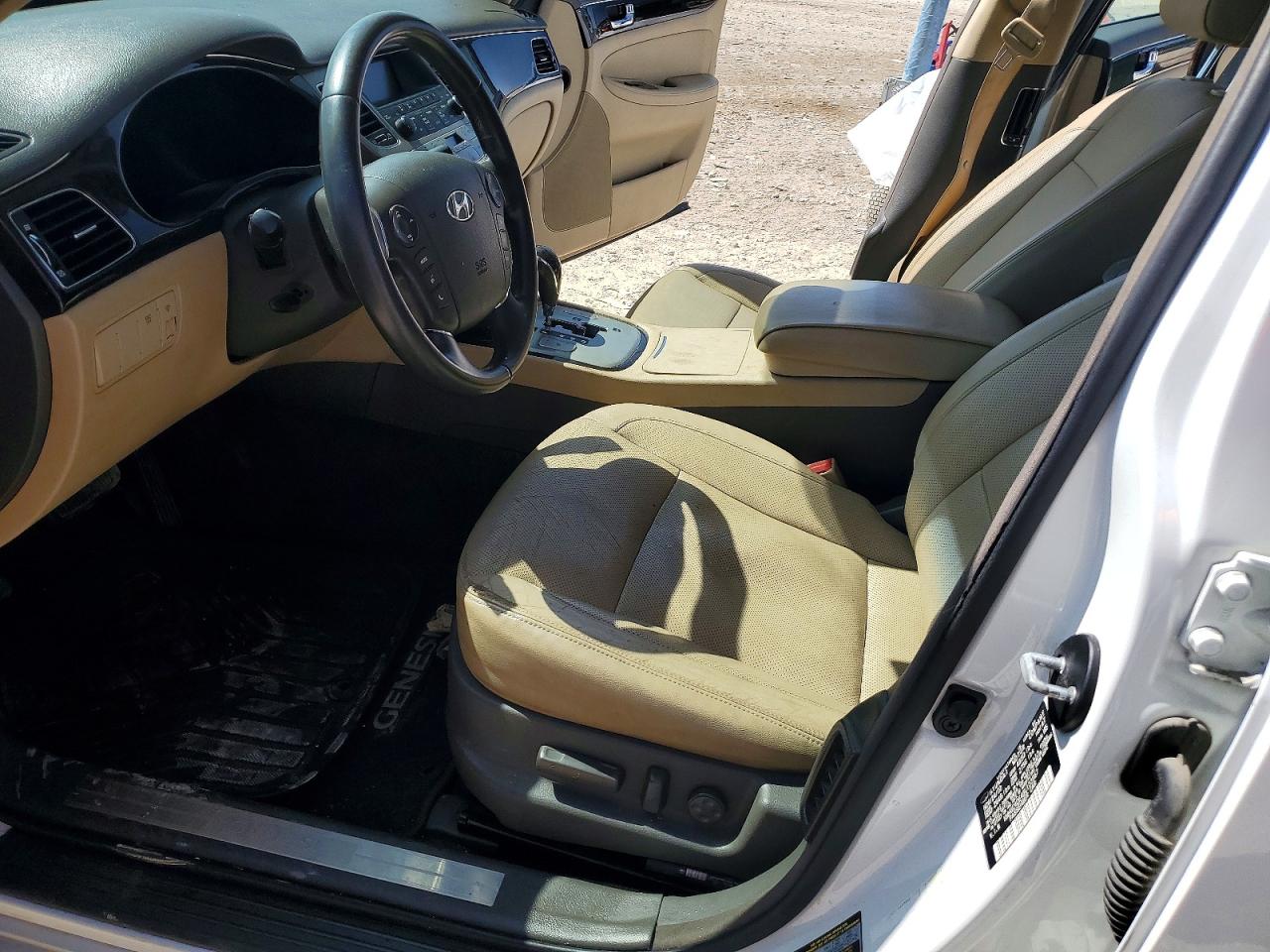 2011 Hyundai Genesis 3.8l White vin: KMHGC4DE4BU133967