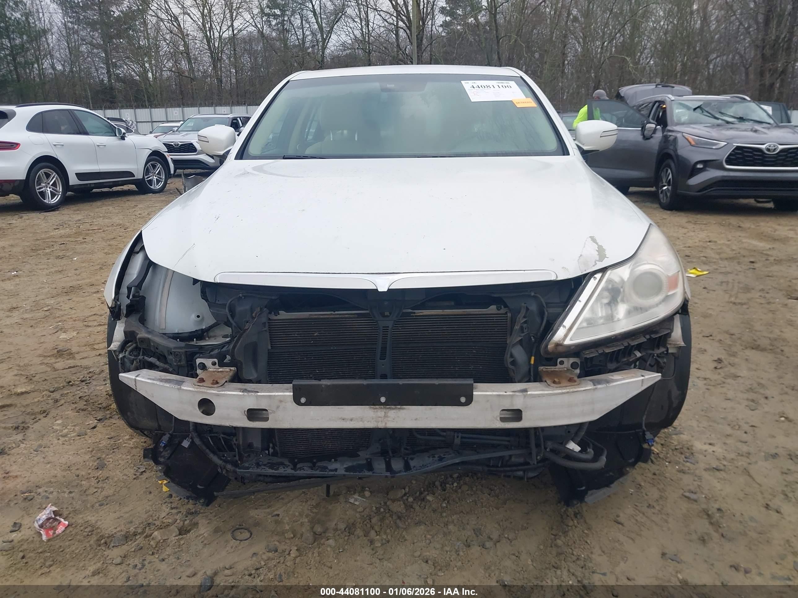 2010 Hyundai Genesis 3.8 White vin: KMHGC4DE5AU075298