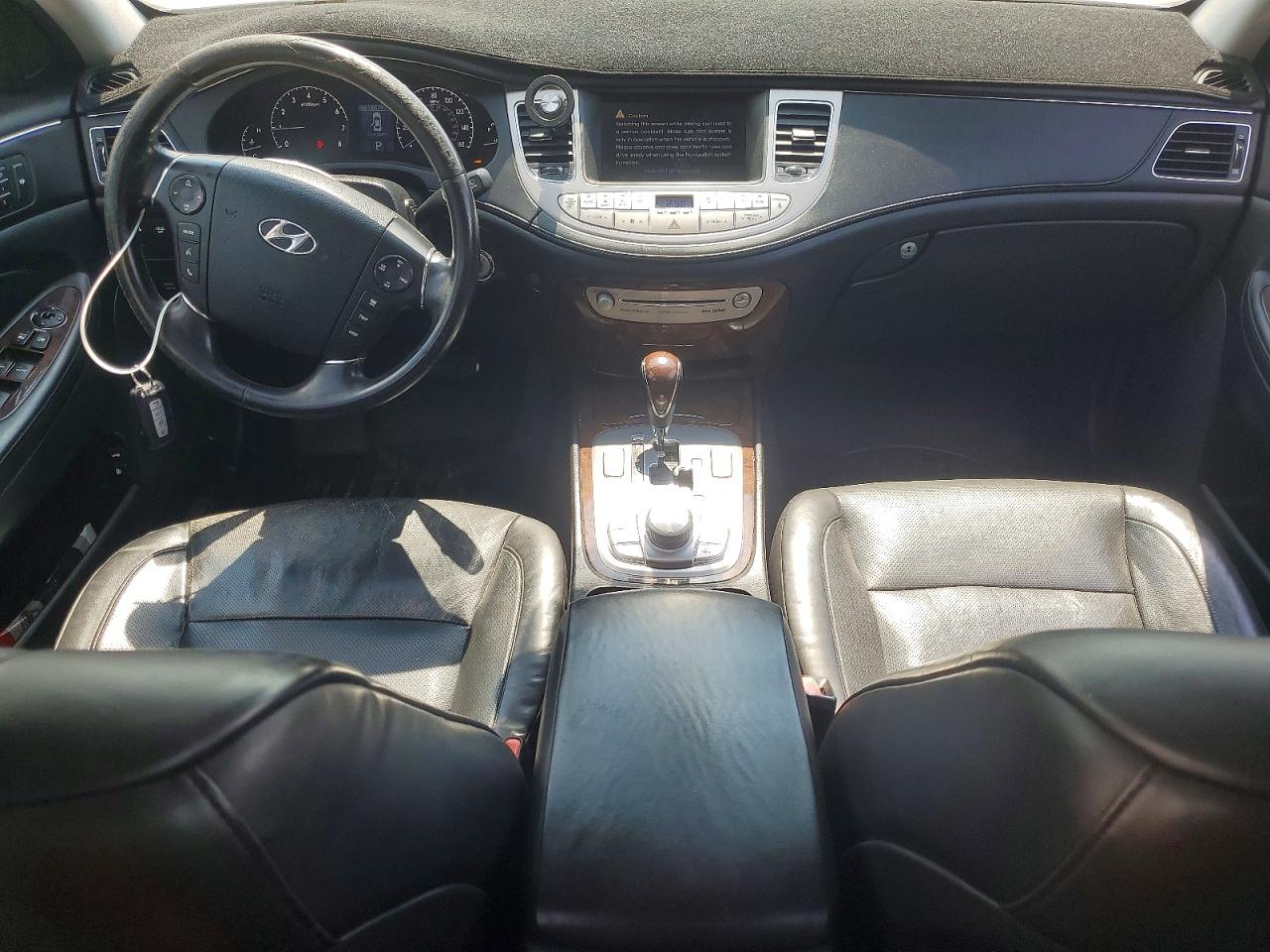 2010 Hyundai Genesis 3.8l Серебряный vin: KMHGC4DE5AU085801