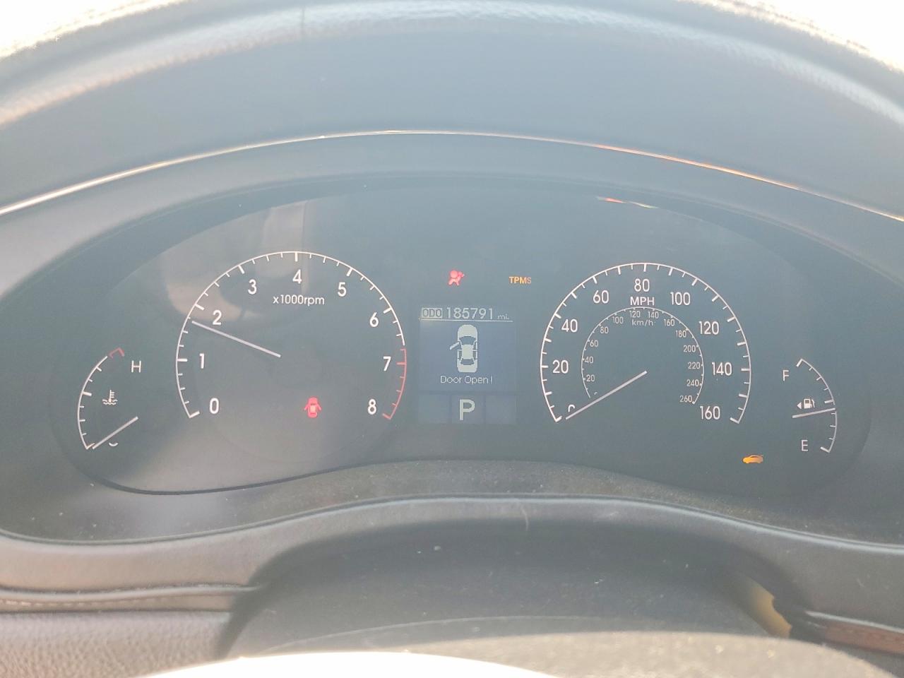 2010 Hyundai Genesis 3.8l Серебряный vin: KMHGC4DE5AU085801