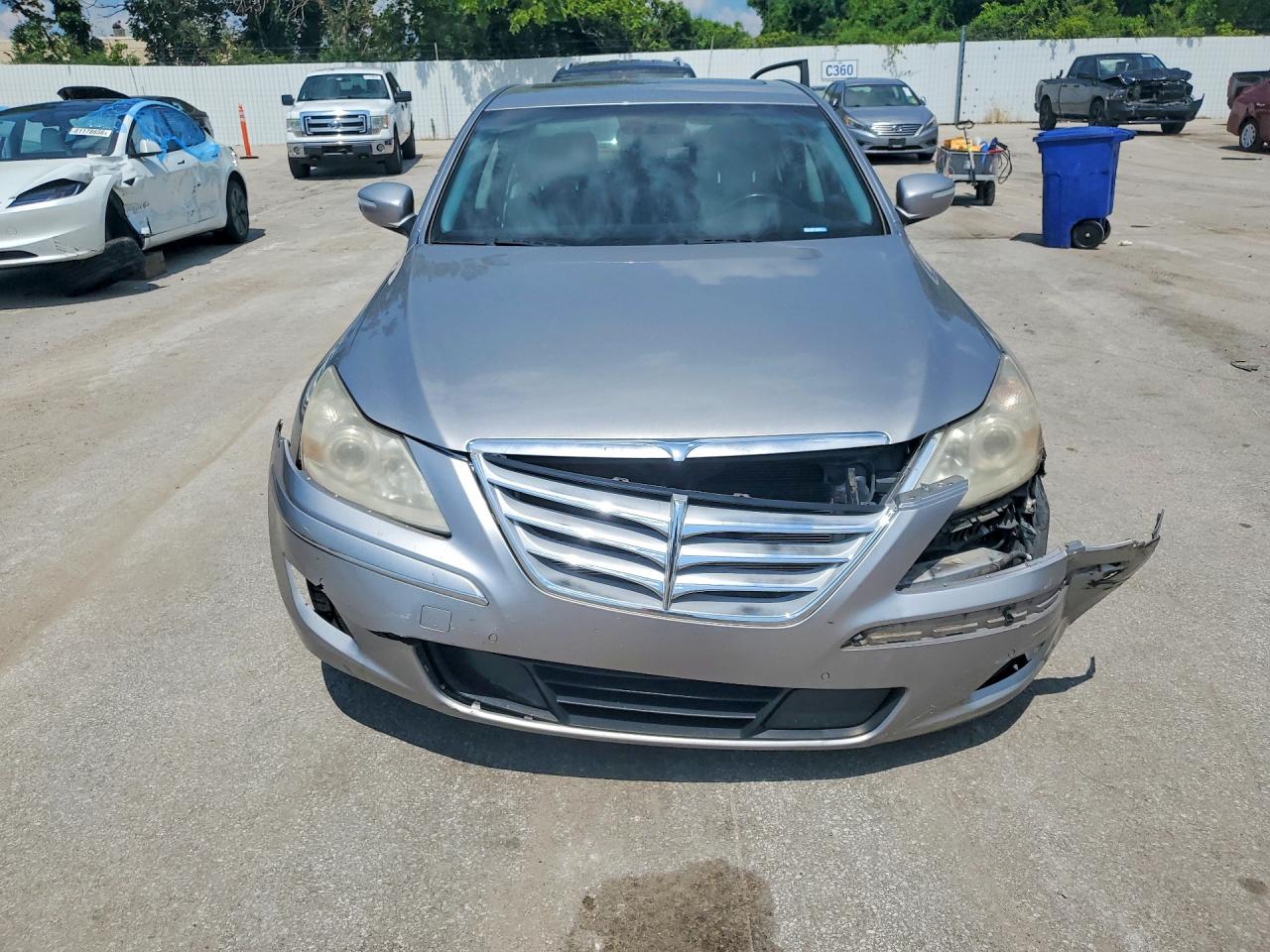 2010 Hyundai Genesis 3.8l Серебряный vin: KMHGC4DE5AU085801