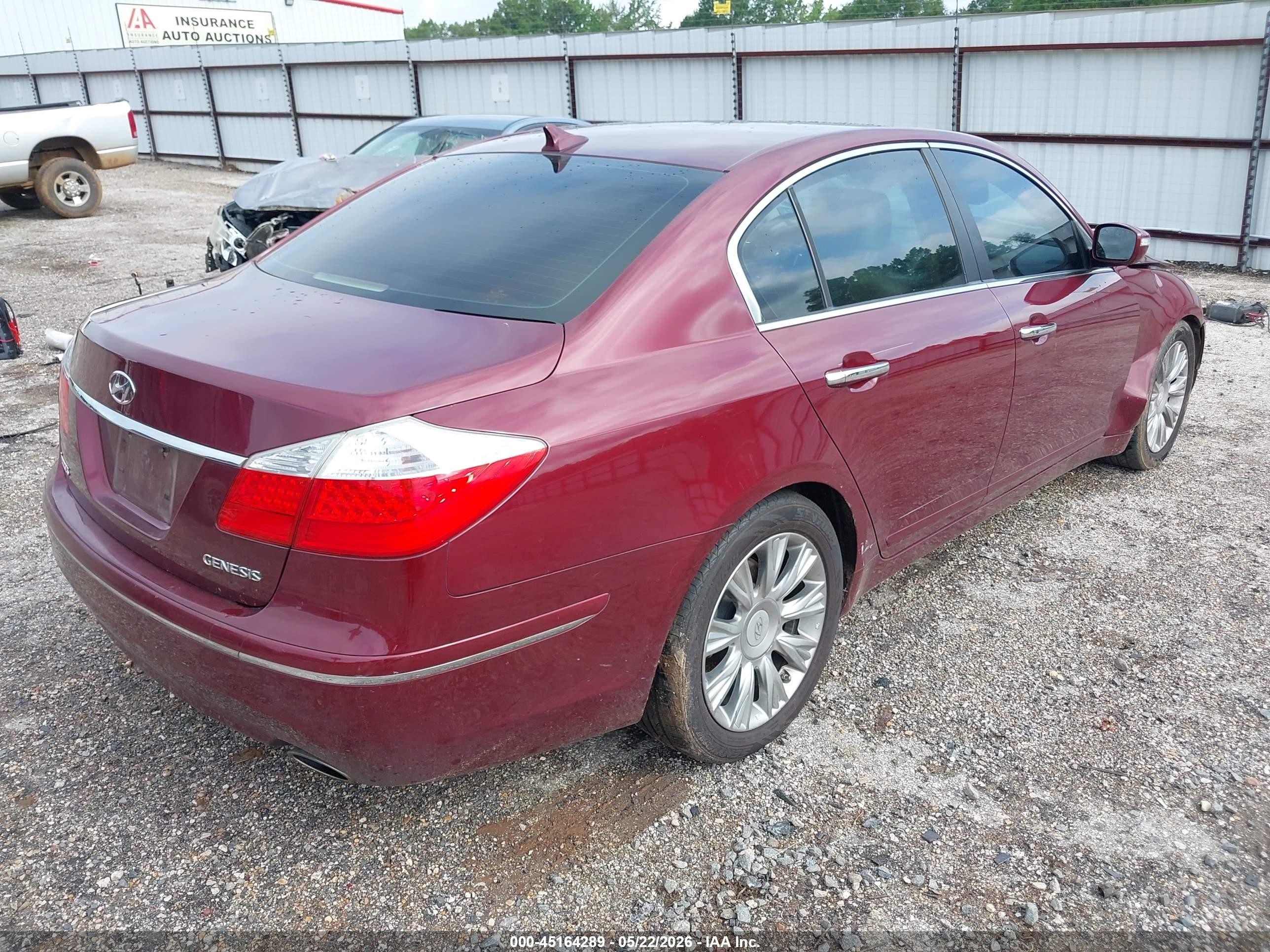 2011 Hyundai Genesis 3.8 Красный vin: KMHGC4DE5BU126574
