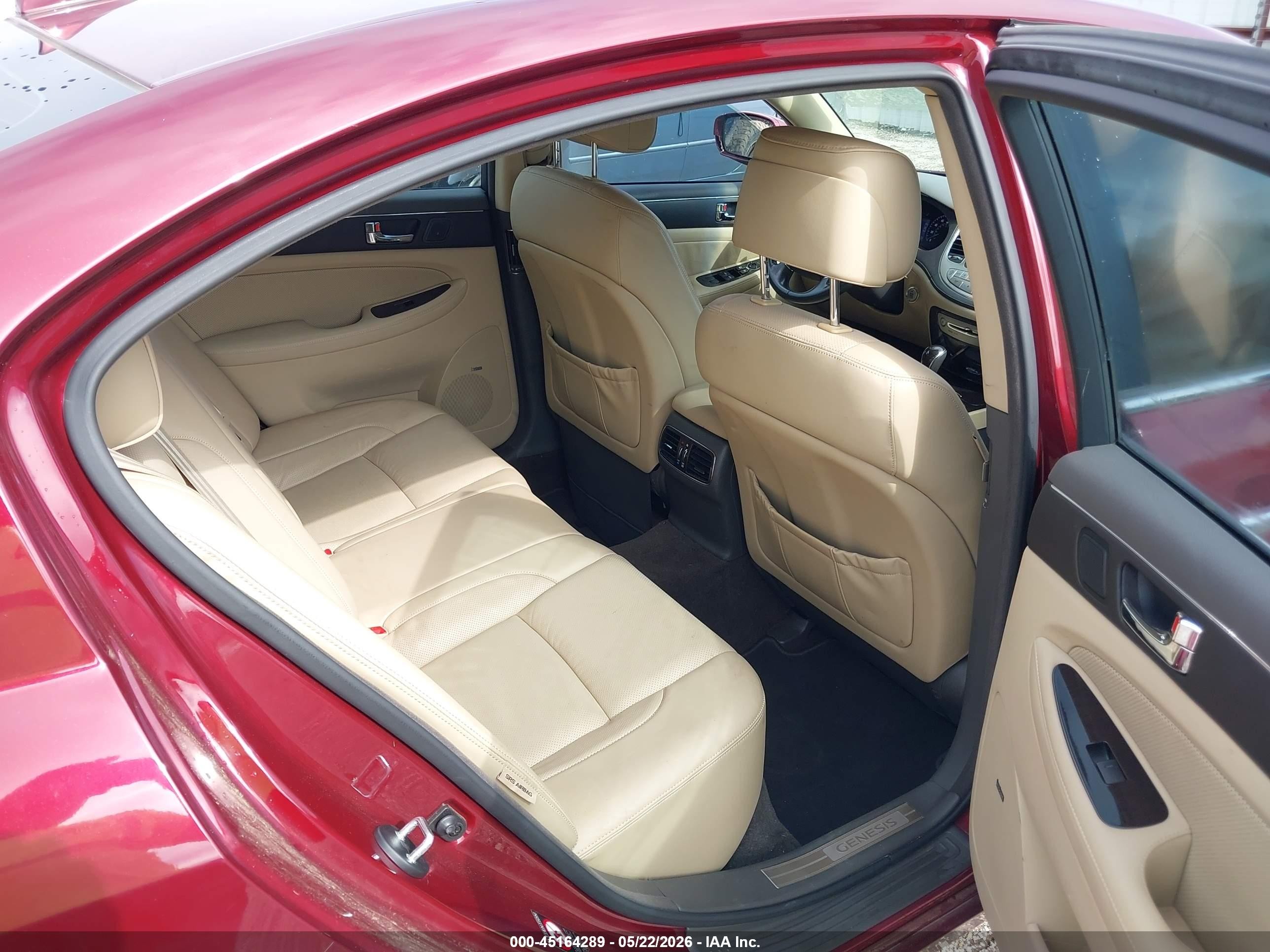 2011 Hyundai Genesis 3.8 Красный vin: KMHGC4DE5BU126574