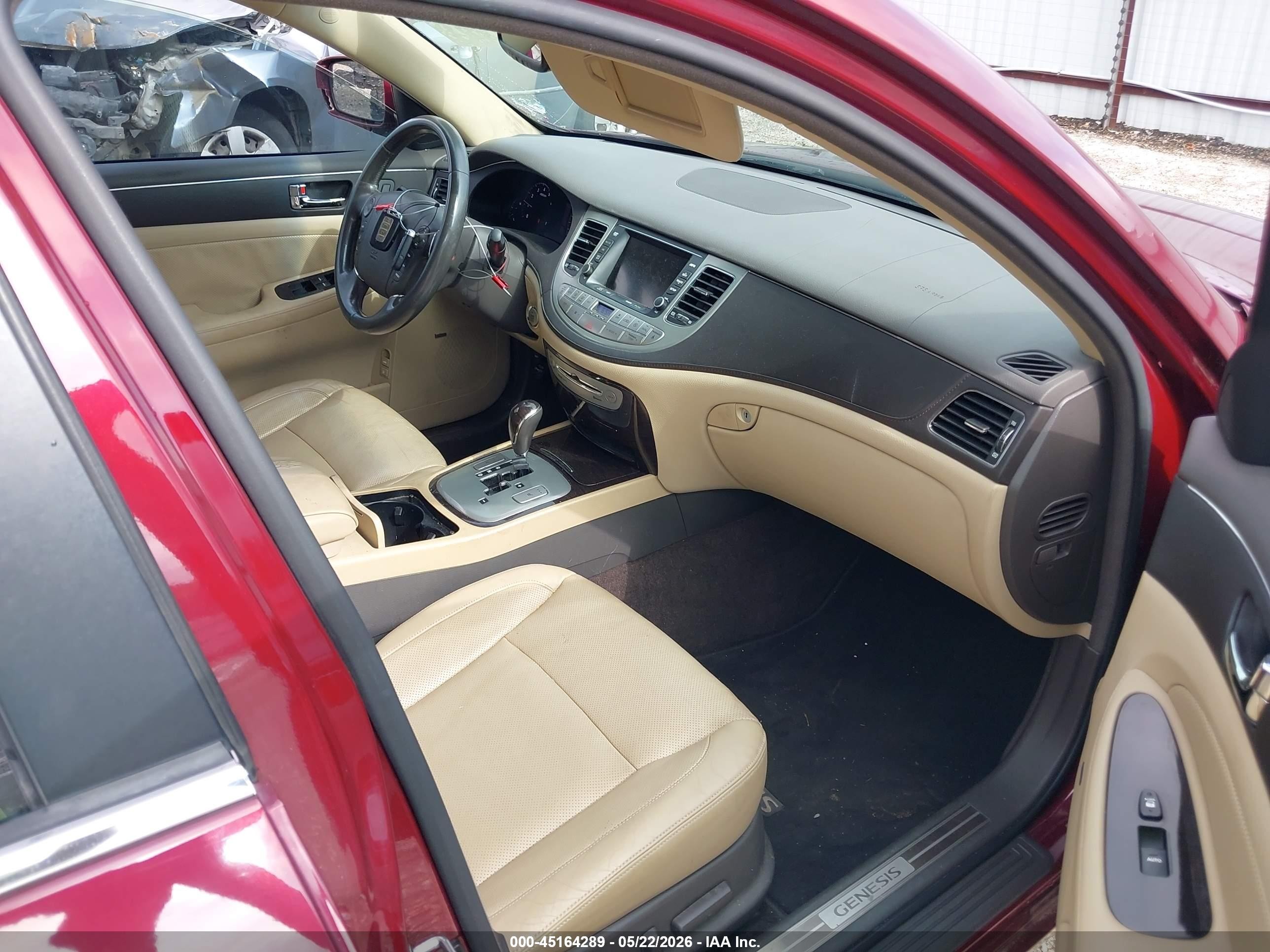 2011 Hyundai Genesis 3.8 Красный vin: KMHGC4DE5BU126574