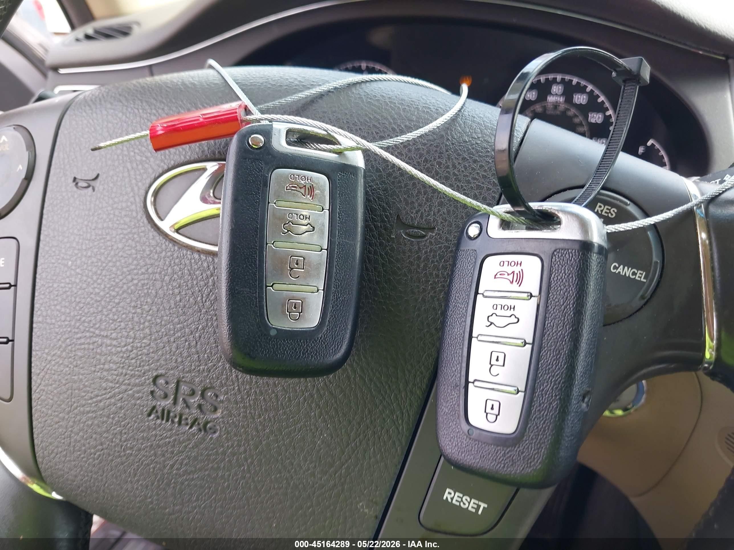 2011 Hyundai Genesis 3.8 Красный vin: KMHGC4DE5BU126574