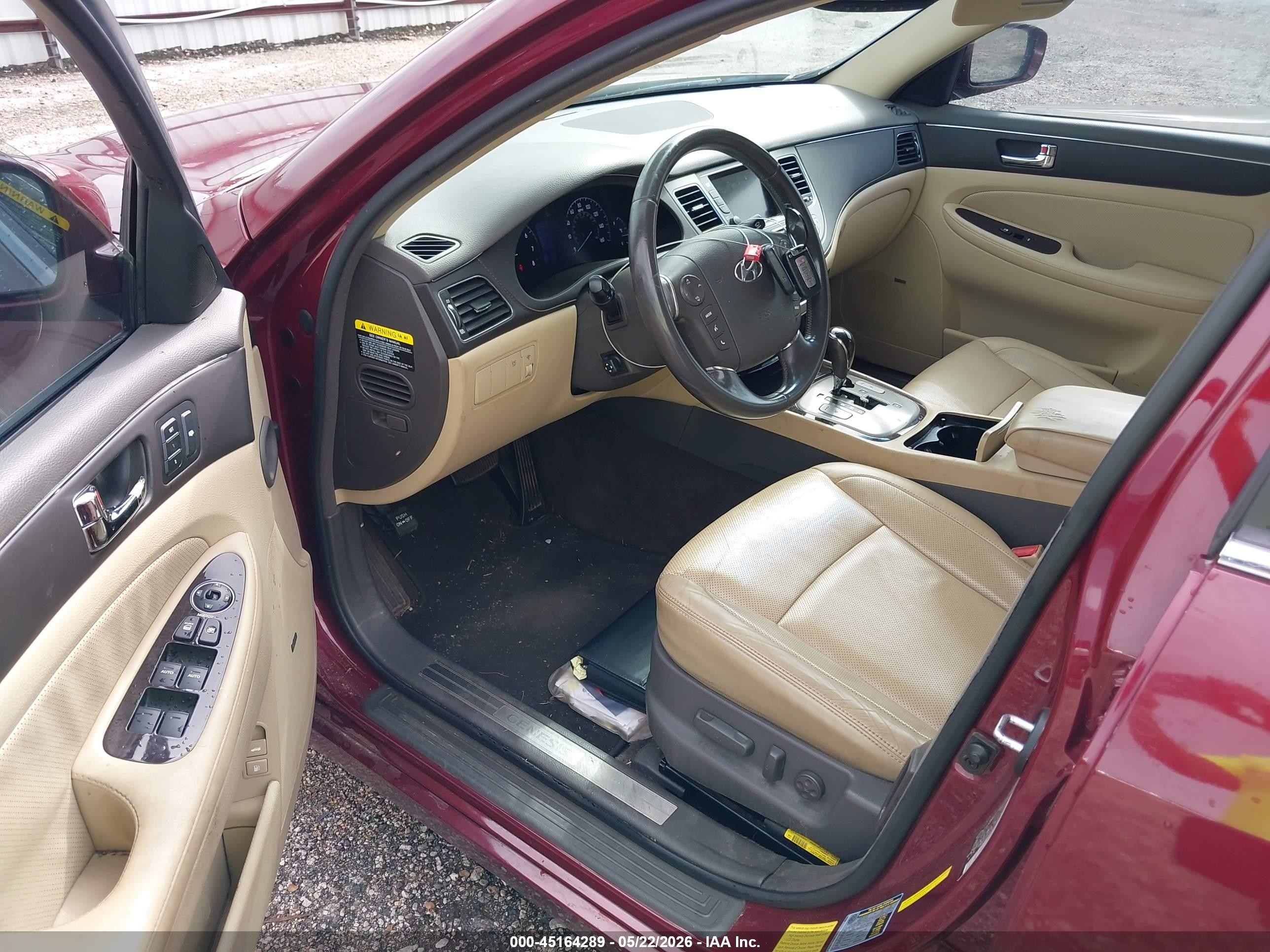 2011 Hyundai Genesis 3.8 Красный vin: KMHGC4DE5BU126574