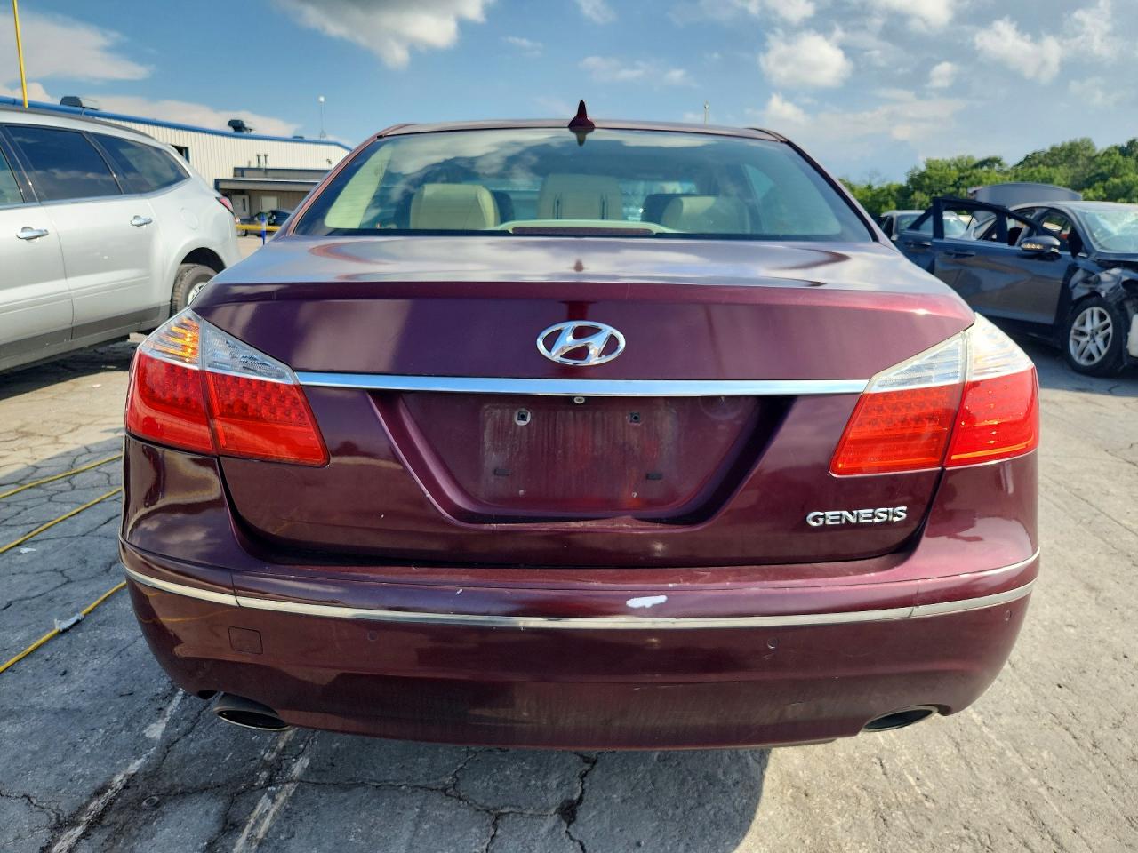 2010 Hyundai Genesis 3.8l Red vin: KMHGC4DE6AU073978