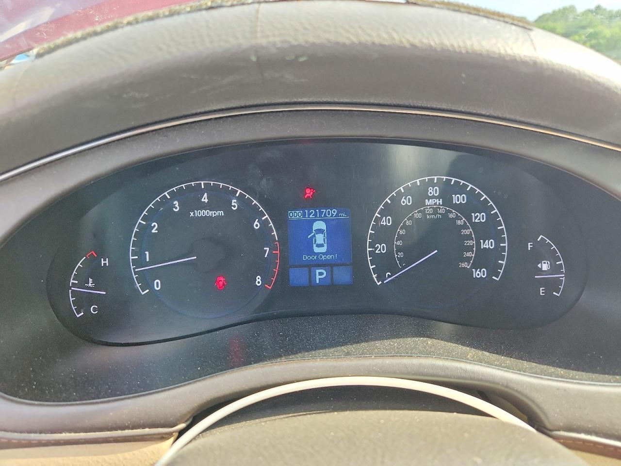 2010 Hyundai Genesis 3.8l Red vin: KMHGC4DE6AU073978