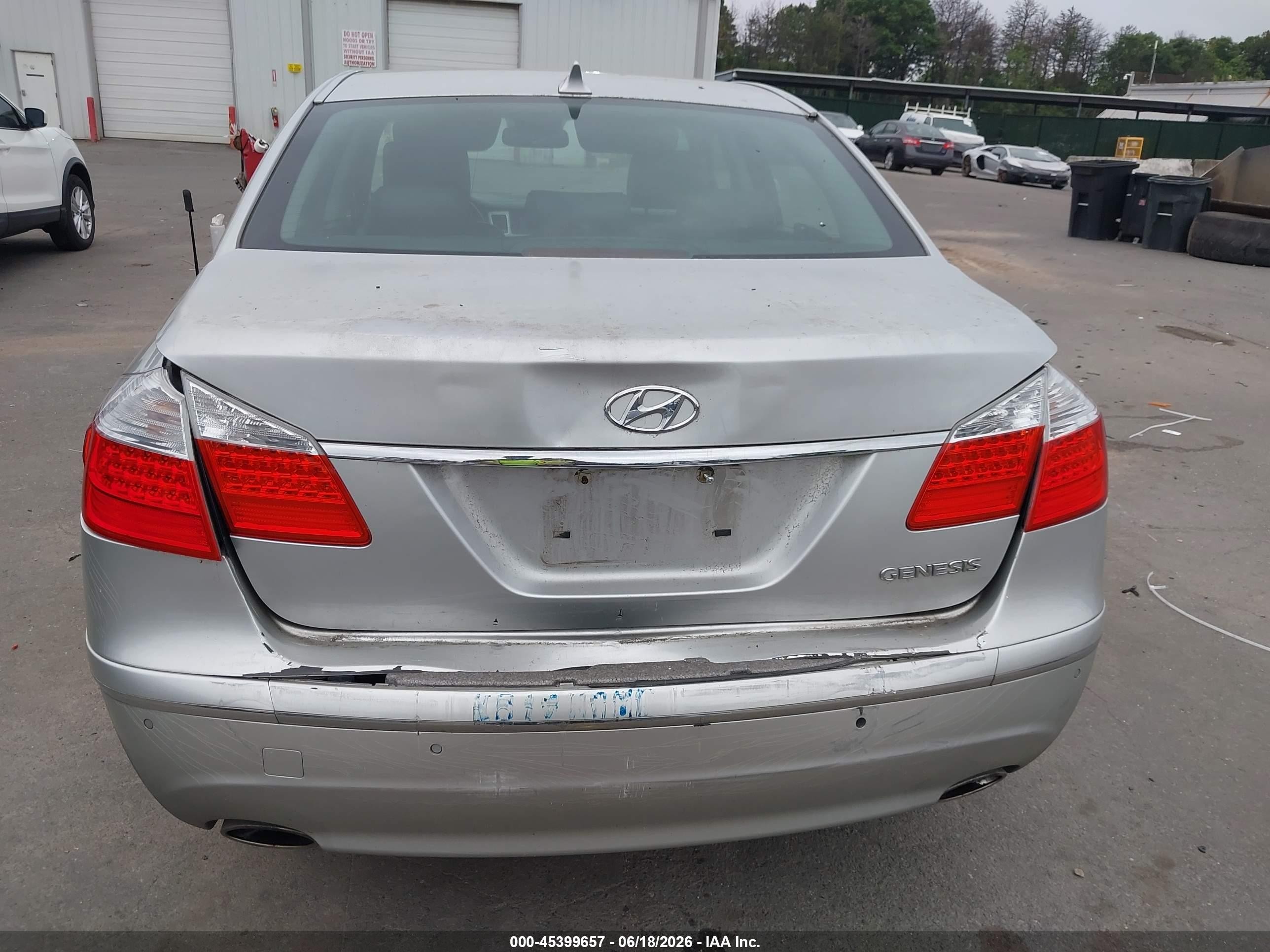 2010 Hyundai Genesis 3.8 Teal vin: KMHGC4DE6AU099237