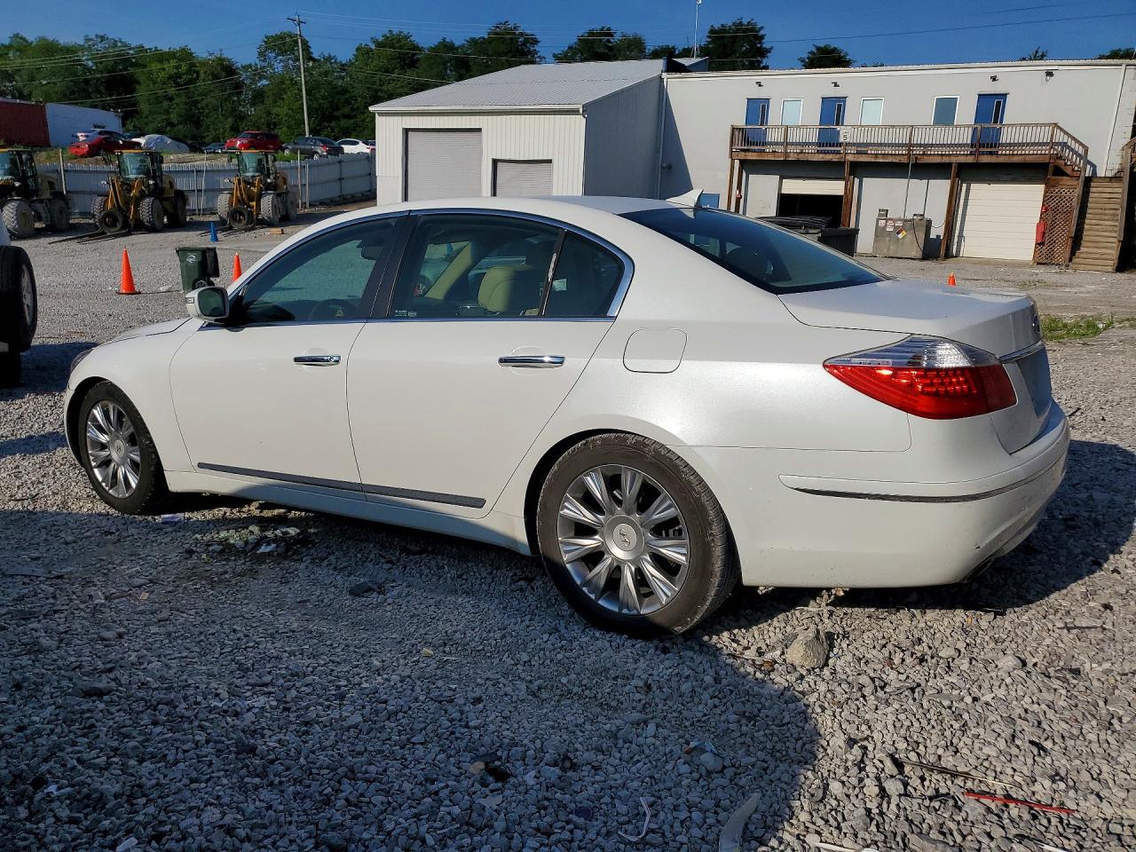 2011 Hyundai Genesis 3.8l White vin: KMHGC4DE6BU123084