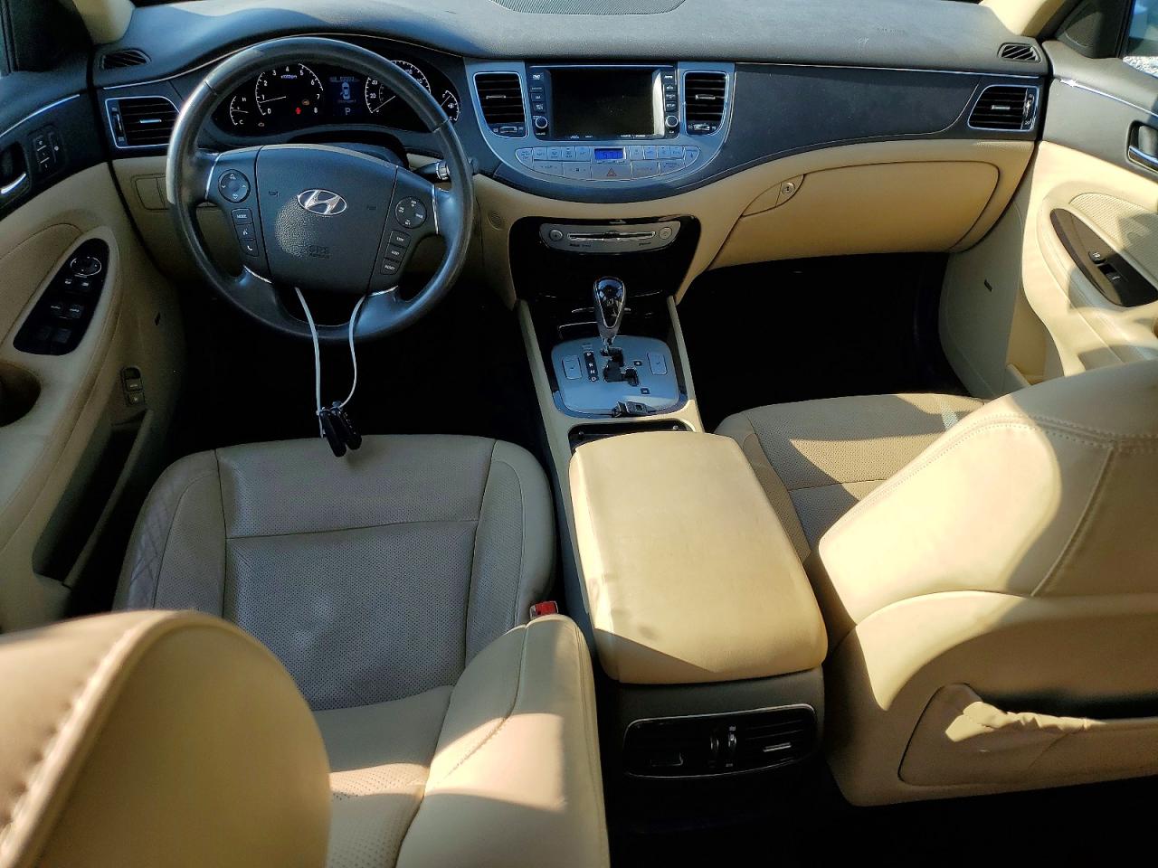 2011 Hyundai Genesis 3.8l White vin: KMHGC4DE6BU123084