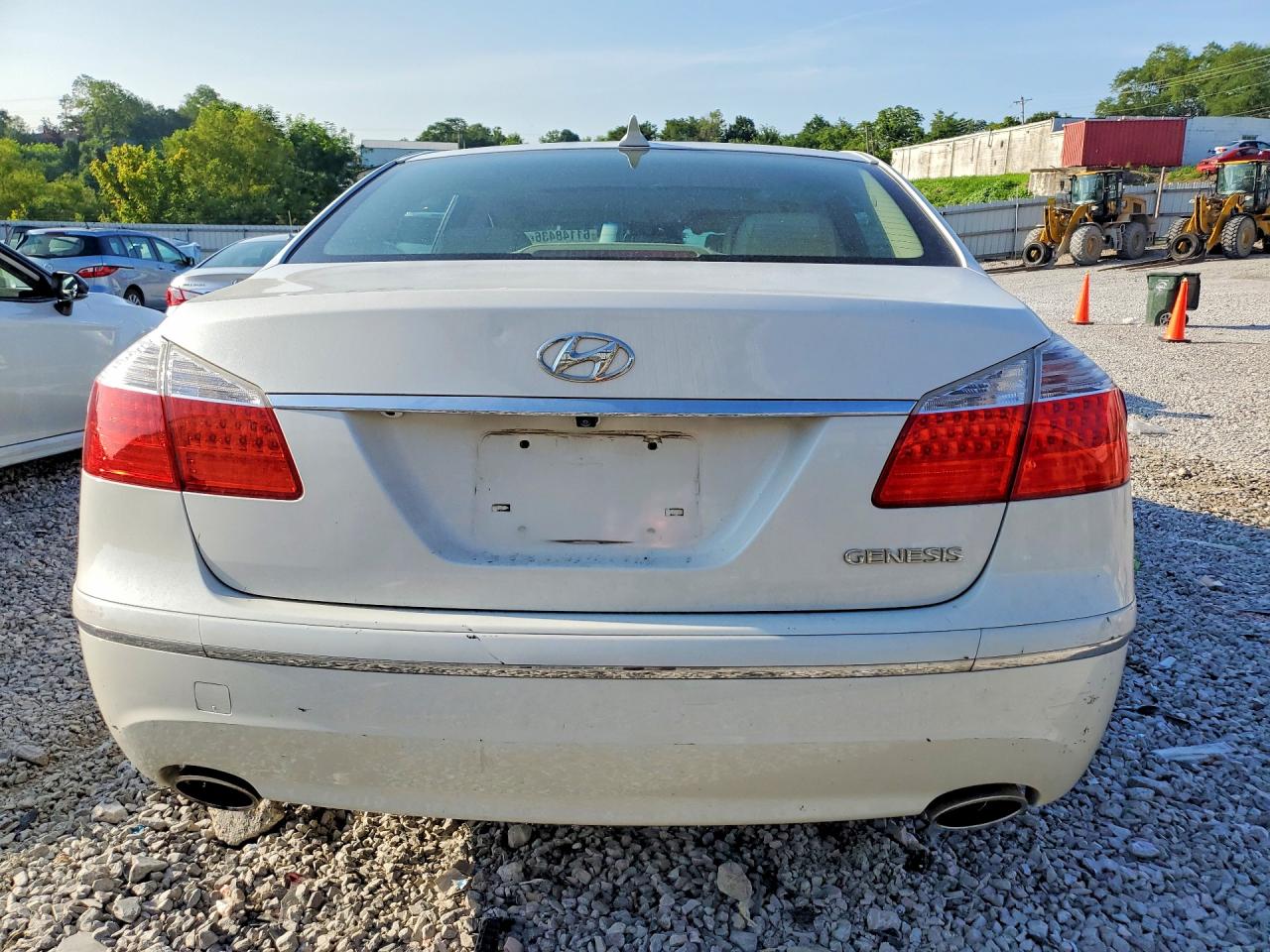 2011 Hyundai Genesis 3.8l White vin: KMHGC4DE6BU123084