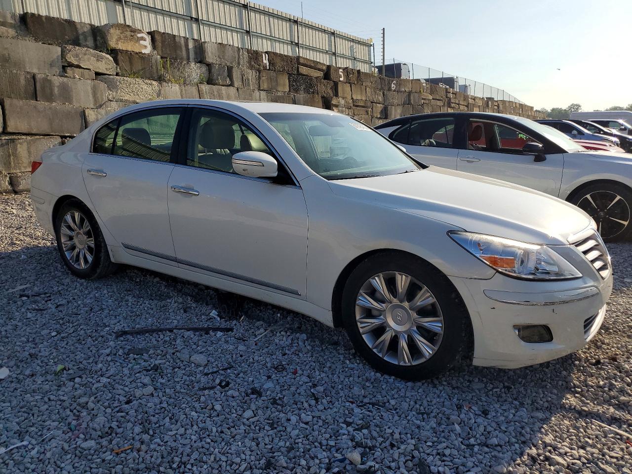 2011 Hyundai Genesis 3.8l White vin: KMHGC4DE6BU123084