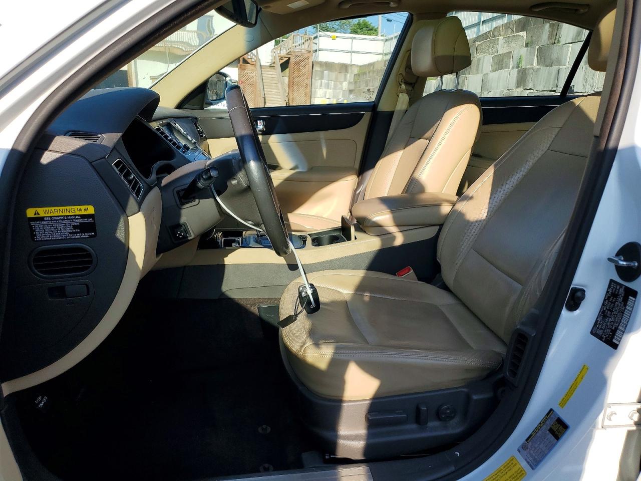 2011 Hyundai Genesis 3.8l White vin: KMHGC4DE6BU123084