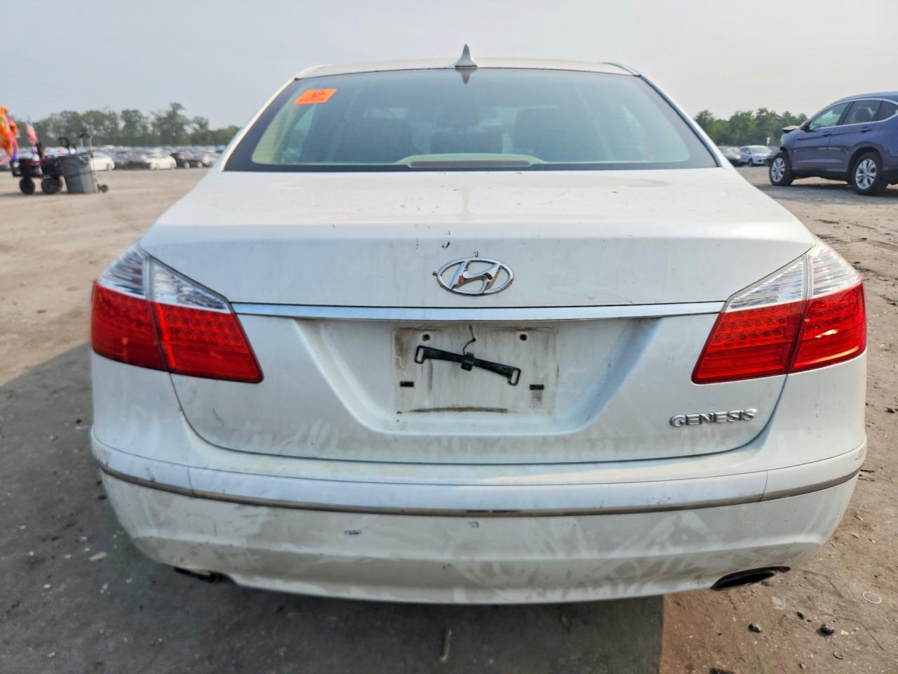 2011 Hyundai Genesis 3.8l White vin: KMHGC4DE7BU114913