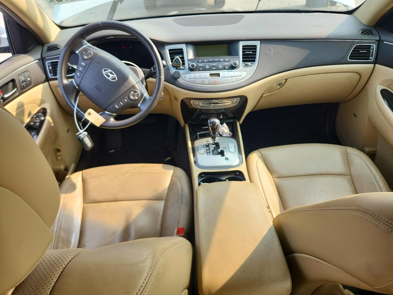2011 Hyundai Genesis 3.8l White vin: KMHGC4DE7BU114913