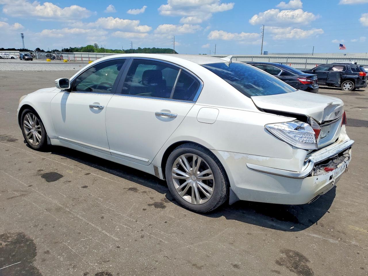 2011 Hyundai Genesis 3.8l White vin: KMHGC4DE7BU122896