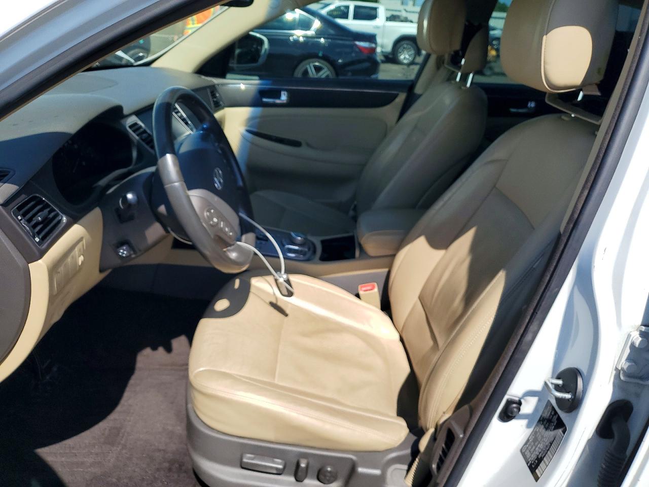 2011 Hyundai Genesis 3.8l White vin: KMHGC4DE7BU122896