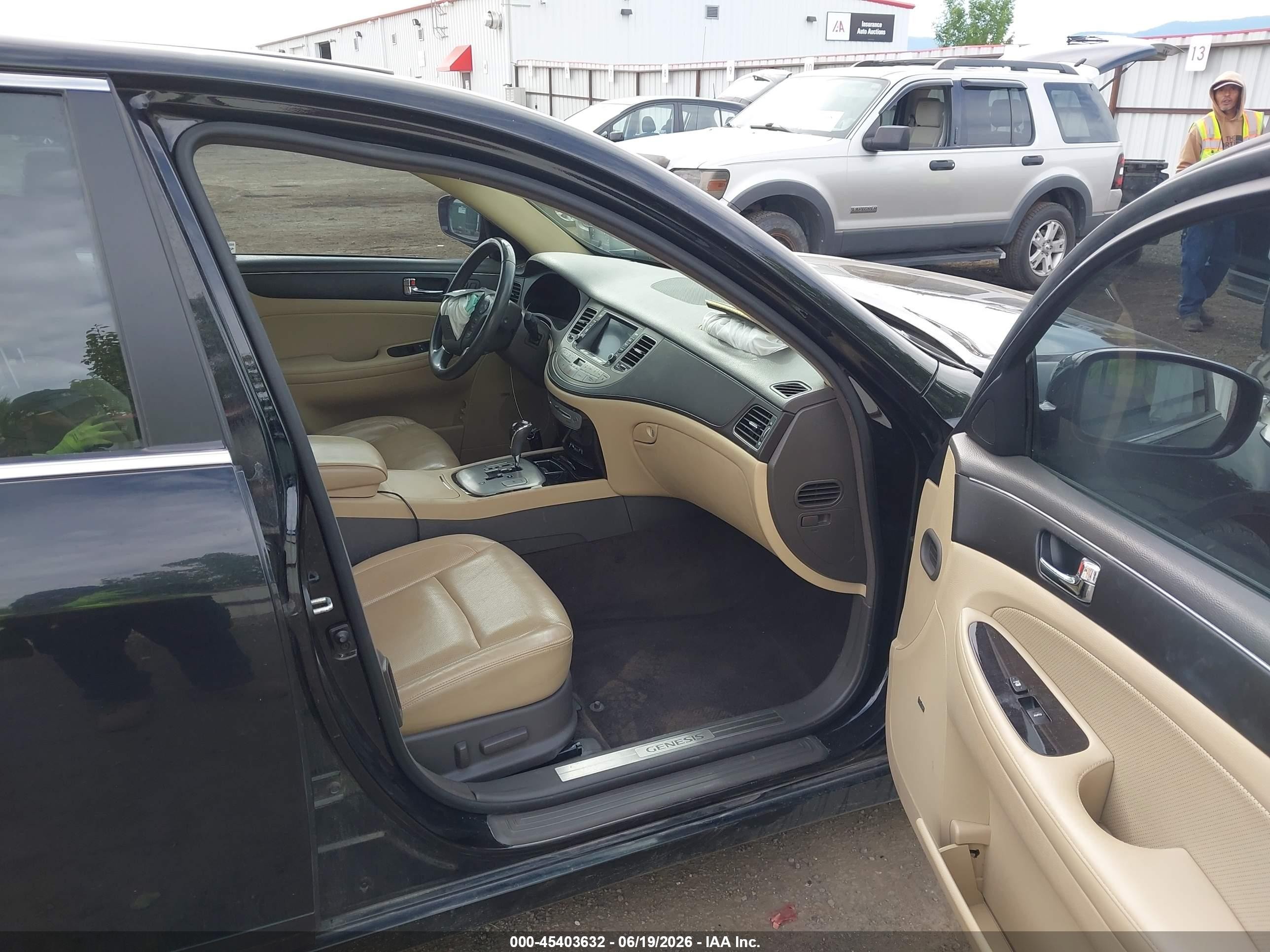 2011 Hyundai Genesis 3.8 Black vin: KMHGC4DE7BU143246