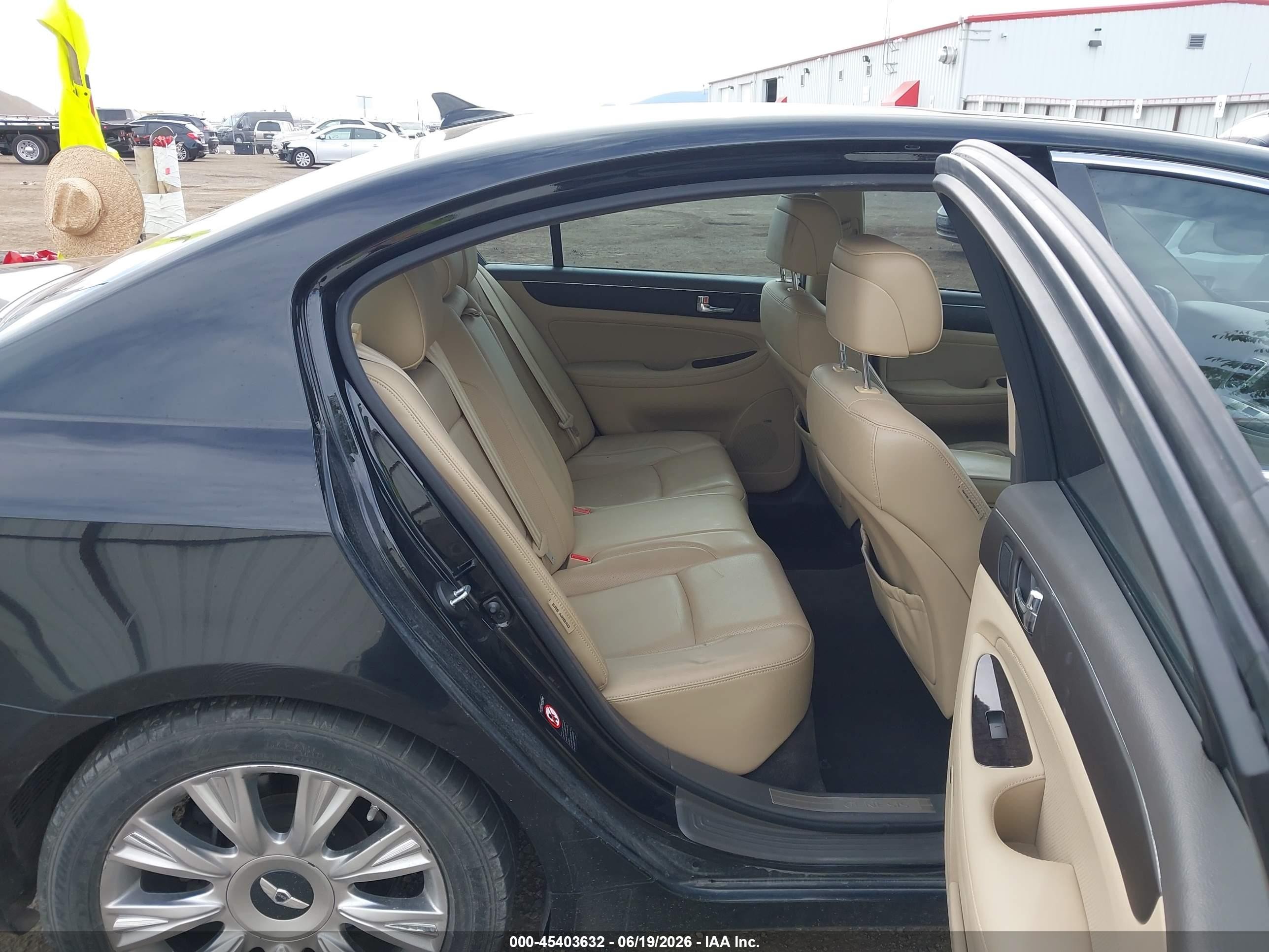 2011 Hyundai Genesis 3.8 Black vin: KMHGC4DE7BU143246