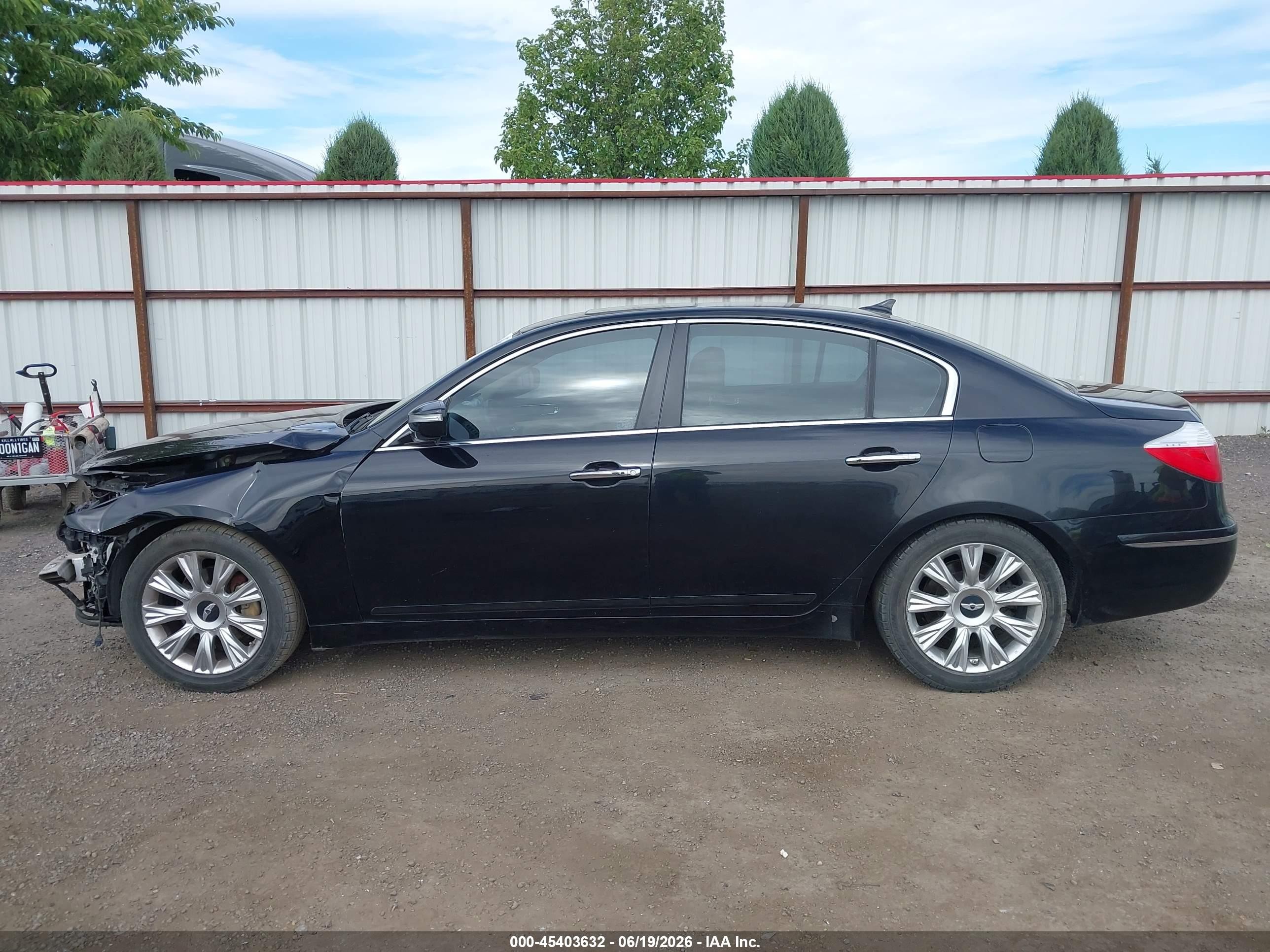 2011 Hyundai Genesis 3.8 Black vin: KMHGC4DE7BU143246