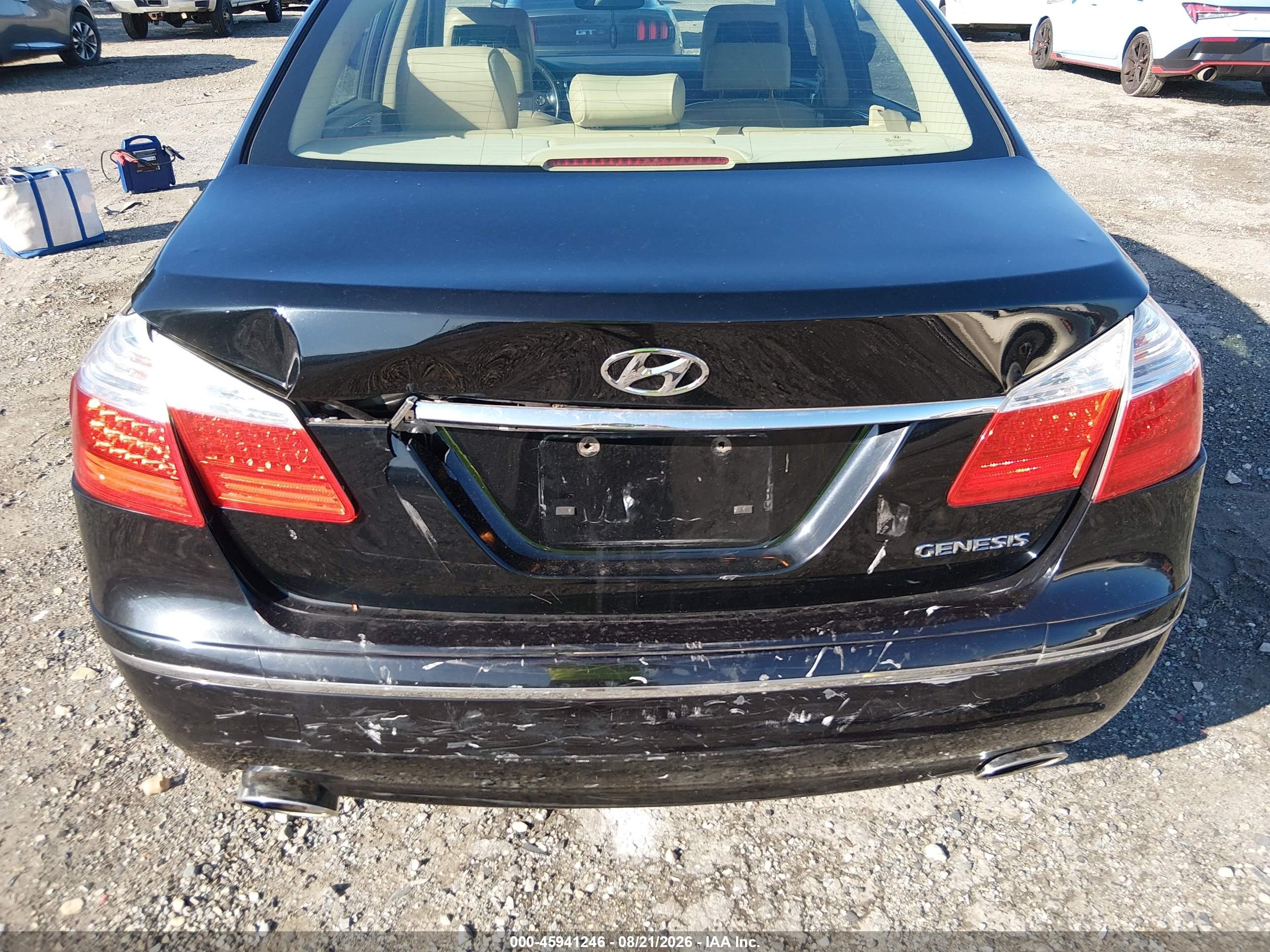 2010 Hyundai Genesis 3.8 Черный vin: KMHGC4DE8AU074484