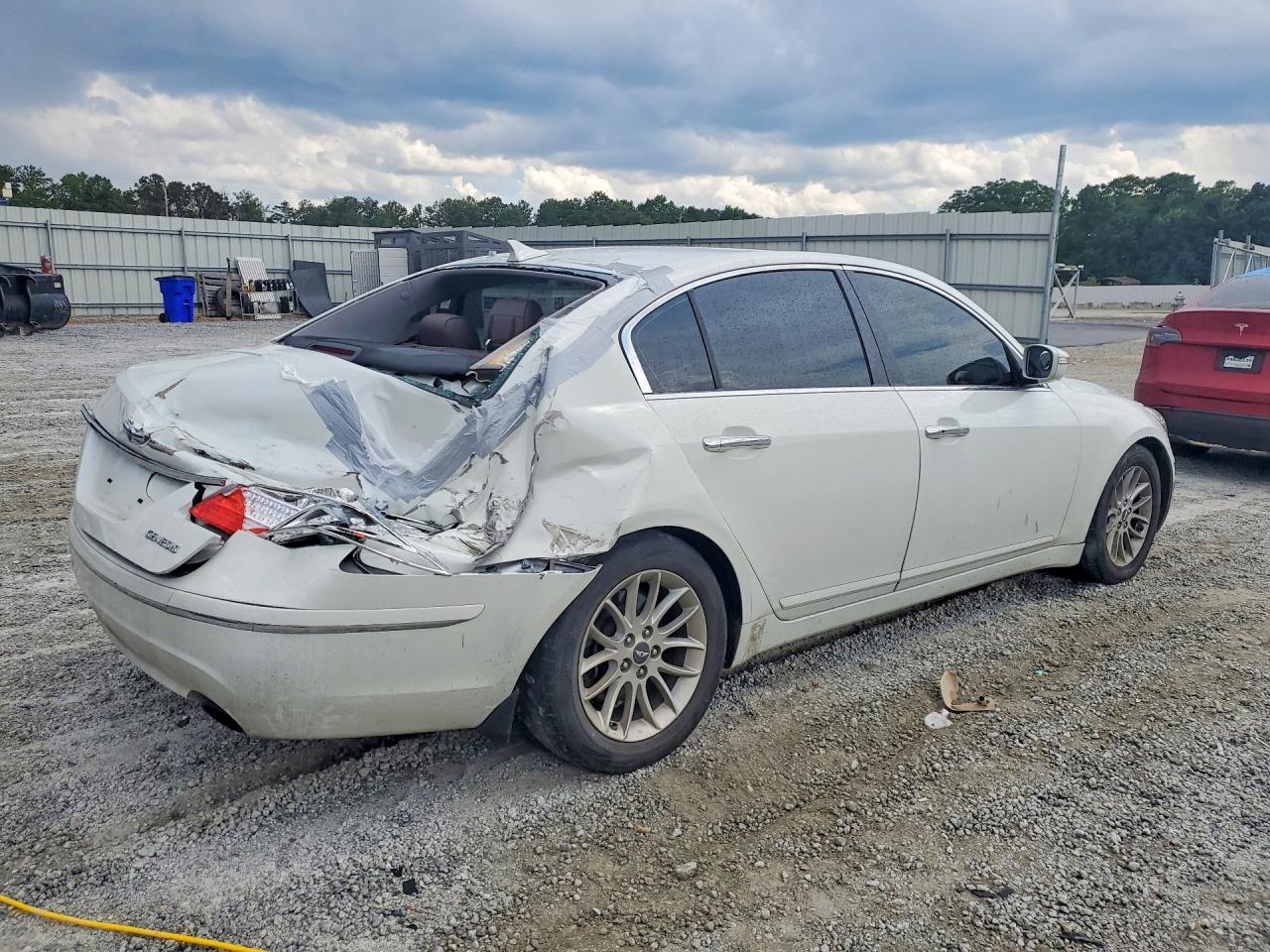 2010 Hyundai Genesis 3.8l White vin: KMHGC4DE8AU086862