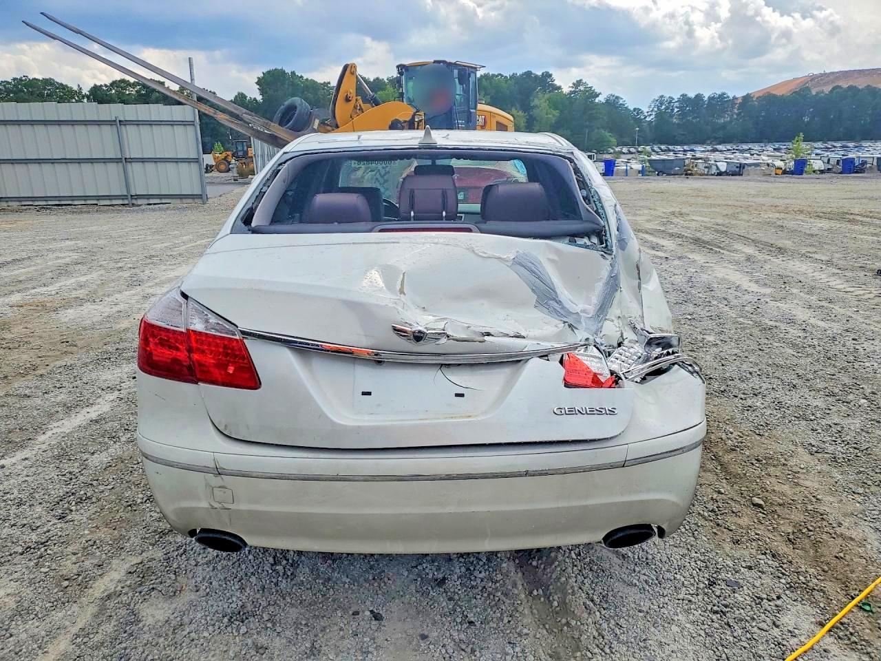 2010 Hyundai Genesis 3.8l White vin: KMHGC4DE8AU086862