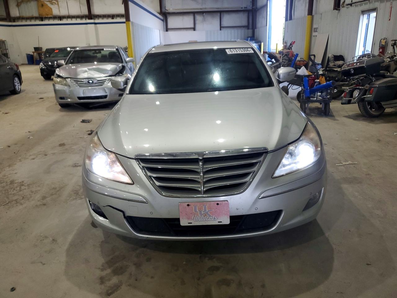2010 Hyundai Genesis 3.8l Silver vin: KMHGC4DE8AU093987