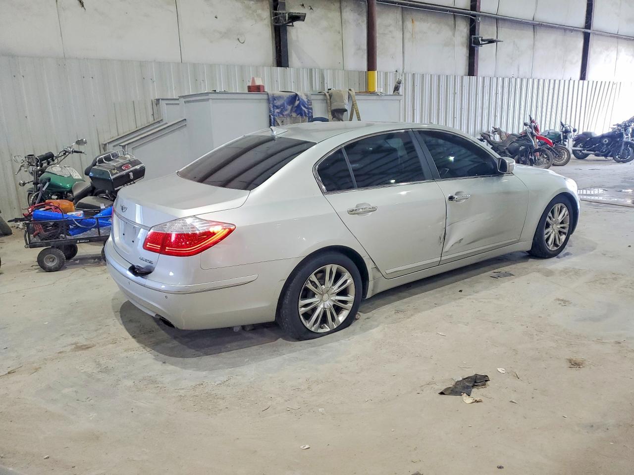 2010 Hyundai Genesis 3.8l Silver vin: KMHGC4DE8AU093987