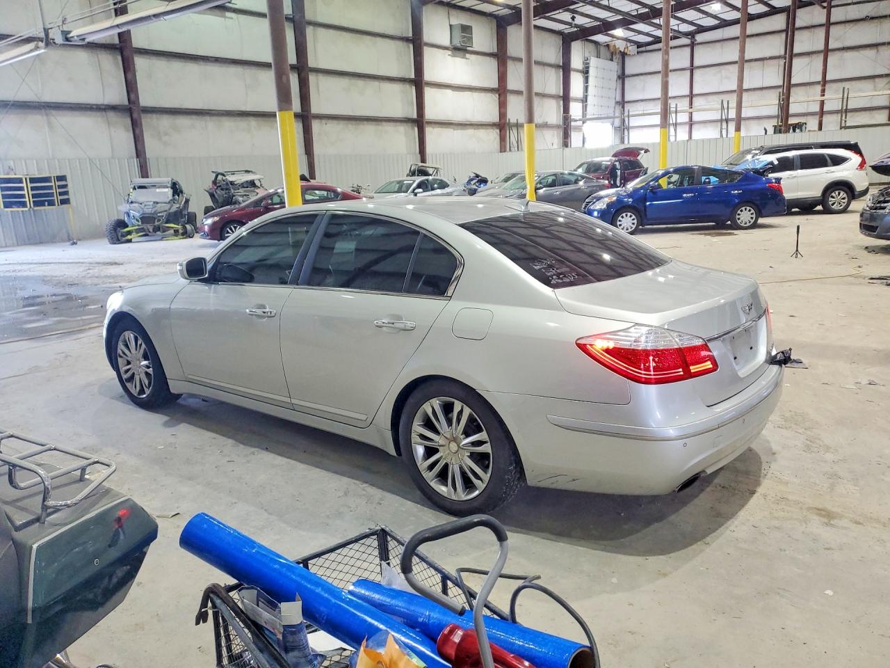 2010 Hyundai Genesis 3.8l Silver vin: KMHGC4DE8AU093987