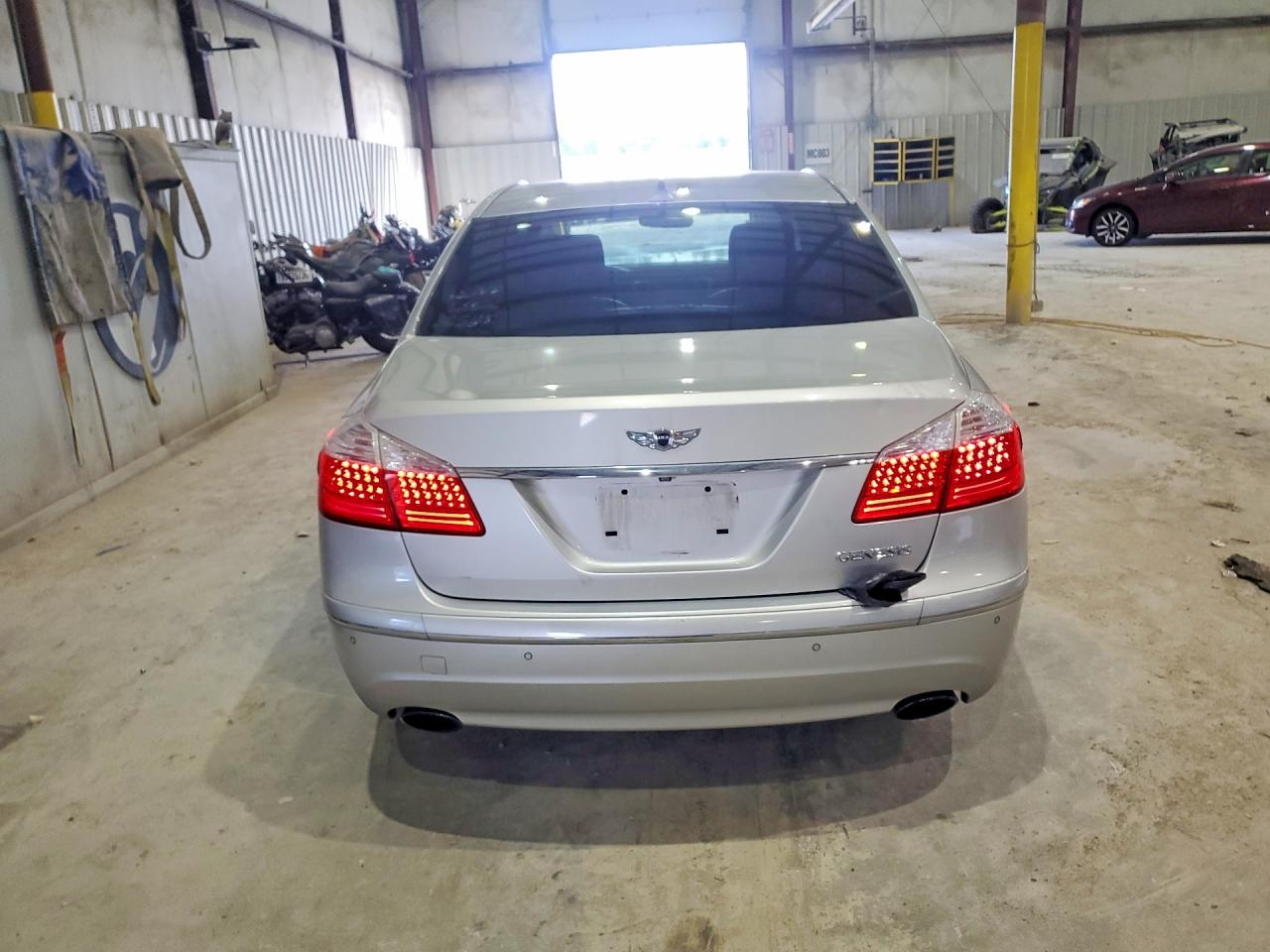 2010 Hyundai Genesis 3.8l Silver vin: KMHGC4DE8AU093987