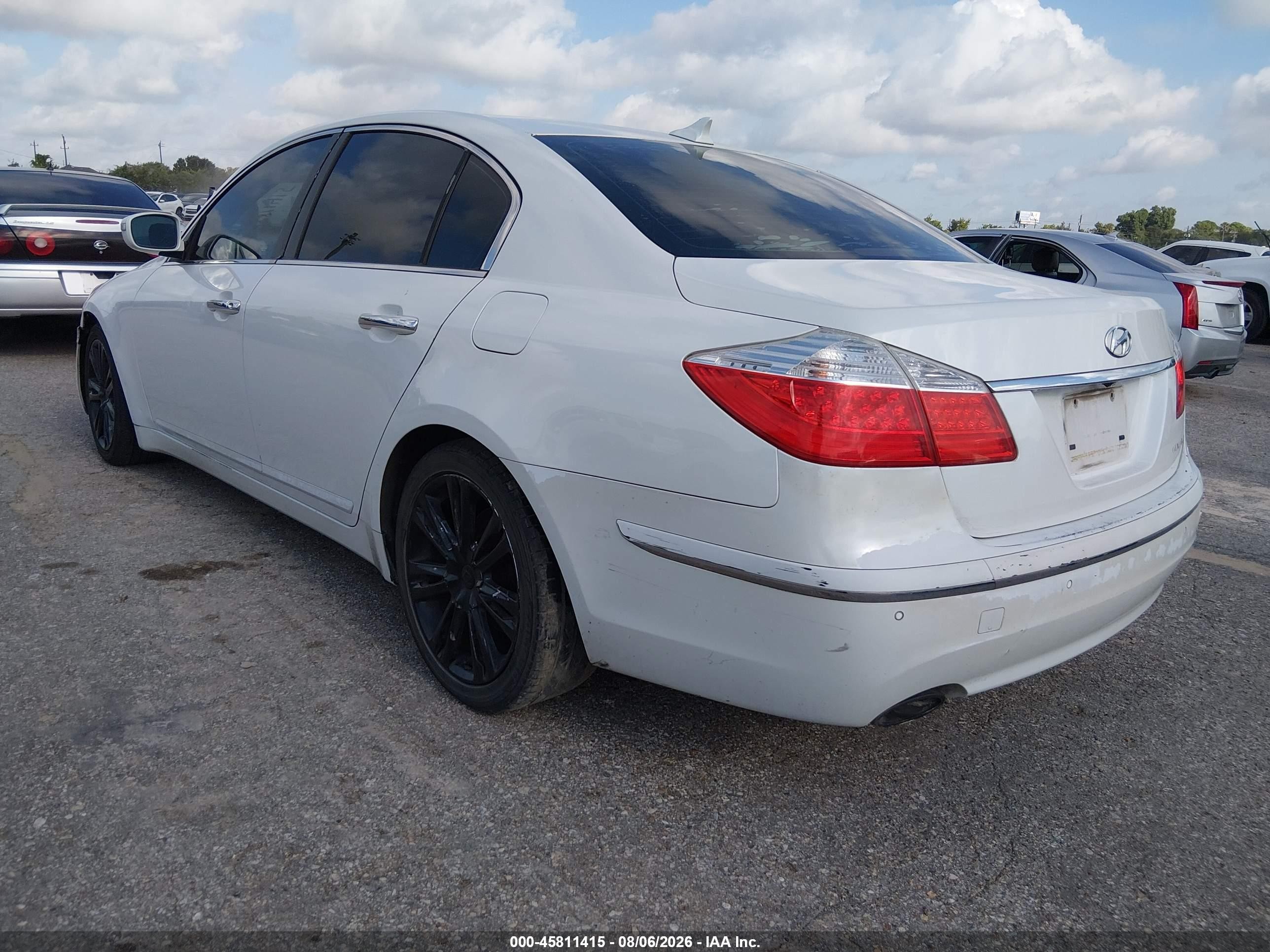 2011 Hyundai Genesis 3.8 White vin: KMHGC4DE8BU115293