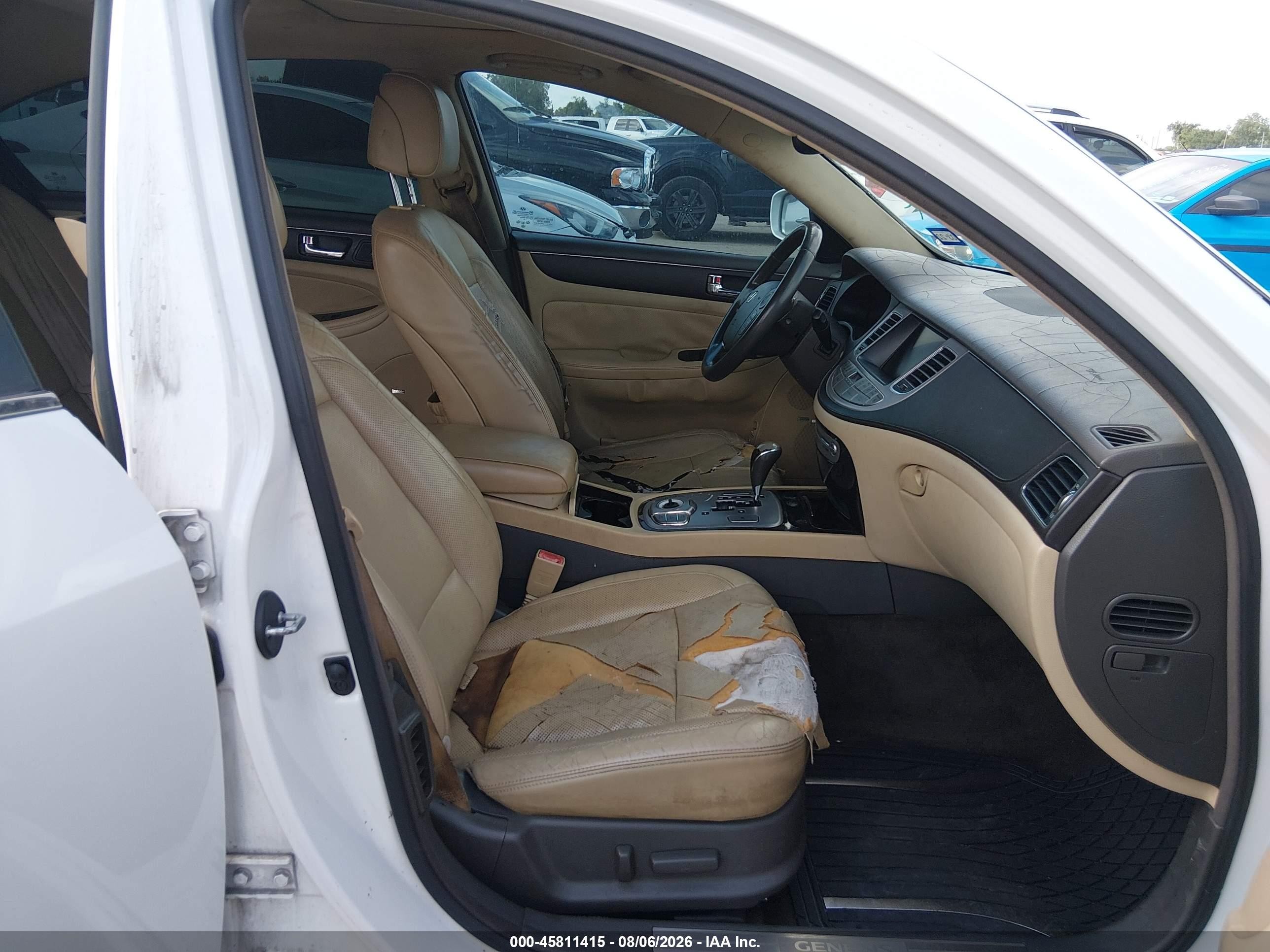 2011 Hyundai Genesis 3.8 White vin: KMHGC4DE8BU115293
