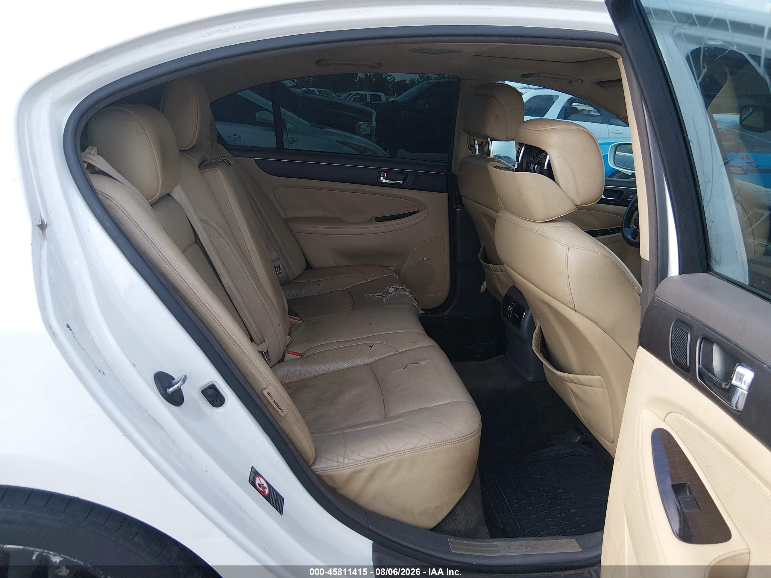 2011 Hyundai Genesis 3.8 White vin: KMHGC4DE8BU115293