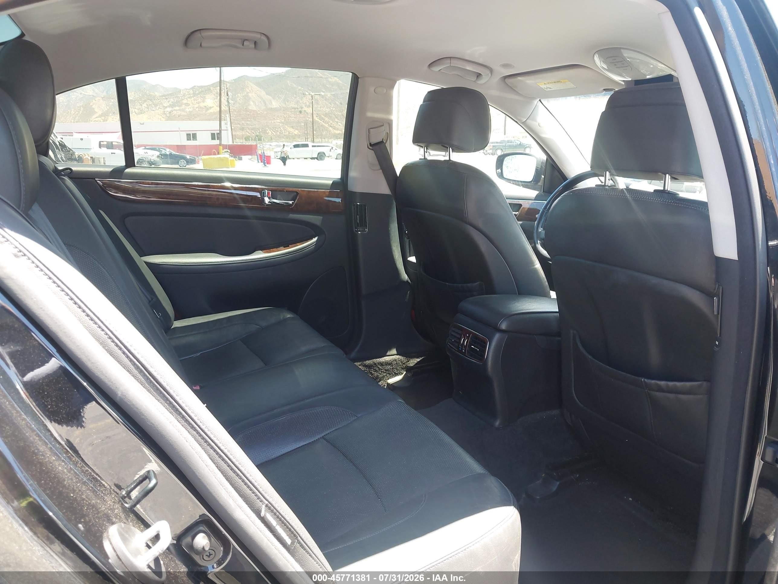 2011 Hyundai Genesis 3.8 Black vin: KMHGC4DE8BU115732