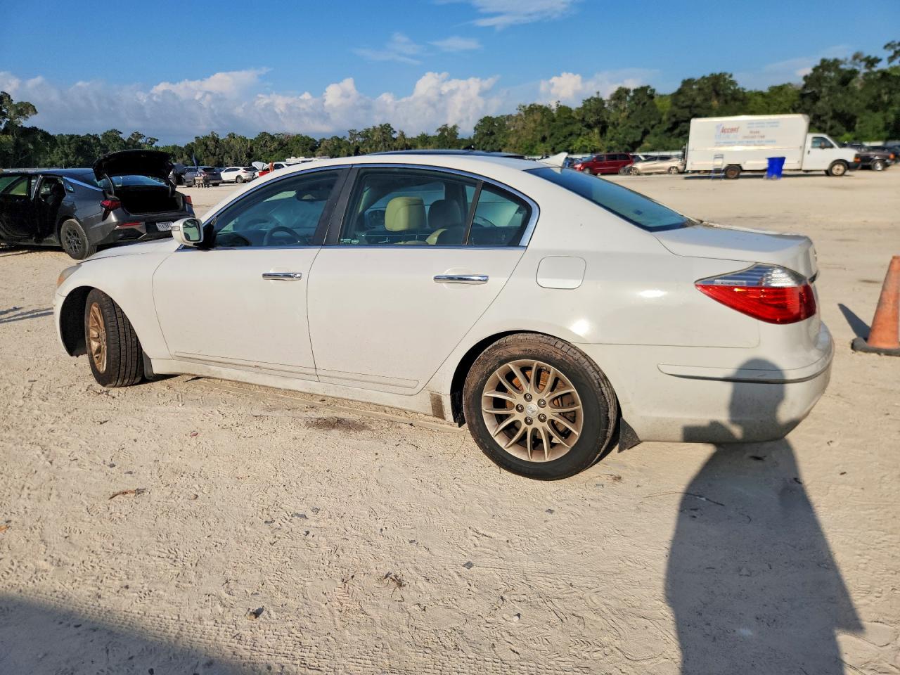 2011 Hyundai Genesis 3.8l White vin: KMHGC4DE8BU117559
