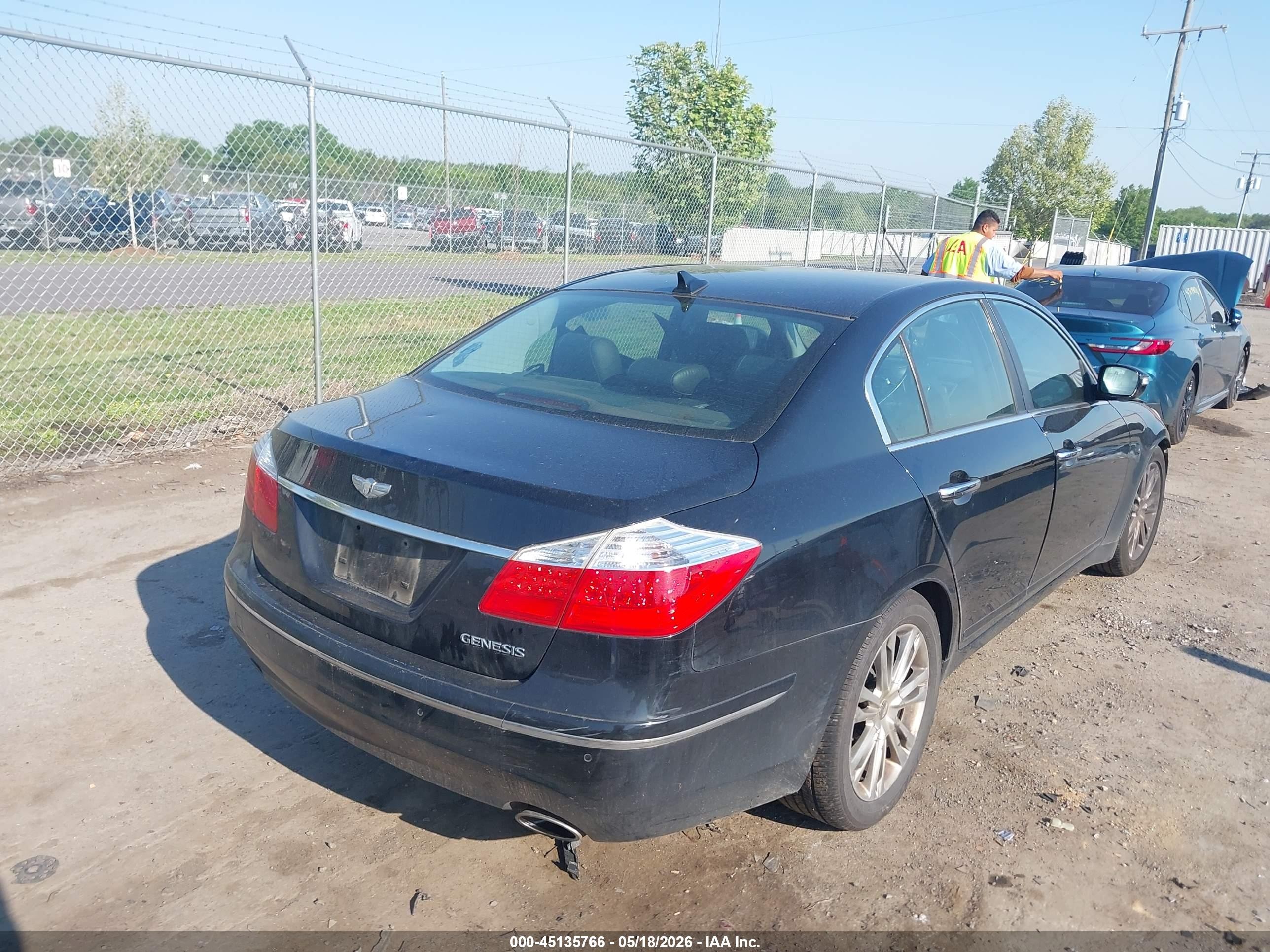 2011 Hyundai Genesis 3.8 Black vin: KMHGC4DE8BU122342