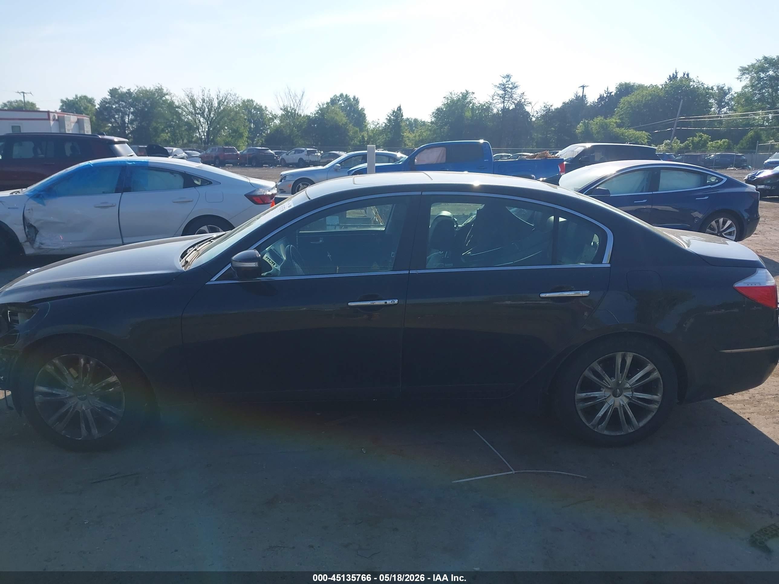 2011 Hyundai Genesis 3.8 Black vin: KMHGC4DE8BU122342