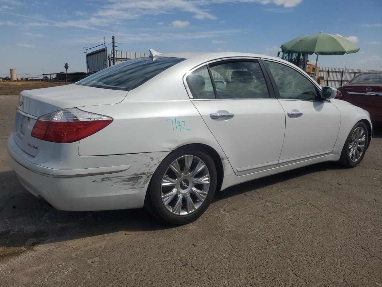 2011 Hyundai Genesis 3.8l White vin: KMHGC4DE9BU115660