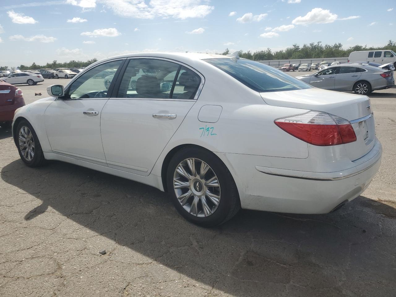 2011 Hyundai Genesis 3.8l White vin: KMHGC4DE9BU115660