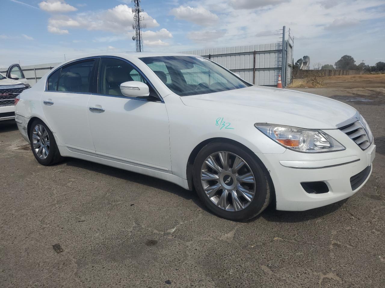 2011 Hyundai Genesis 3.8l White vin: KMHGC4DE9BU115660