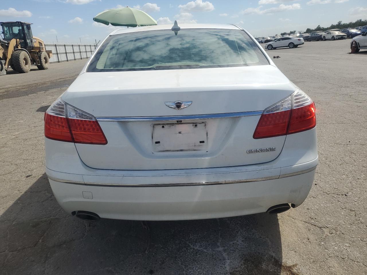 2011 Hyundai Genesis 3.8l White vin: KMHGC4DE9BU115660
