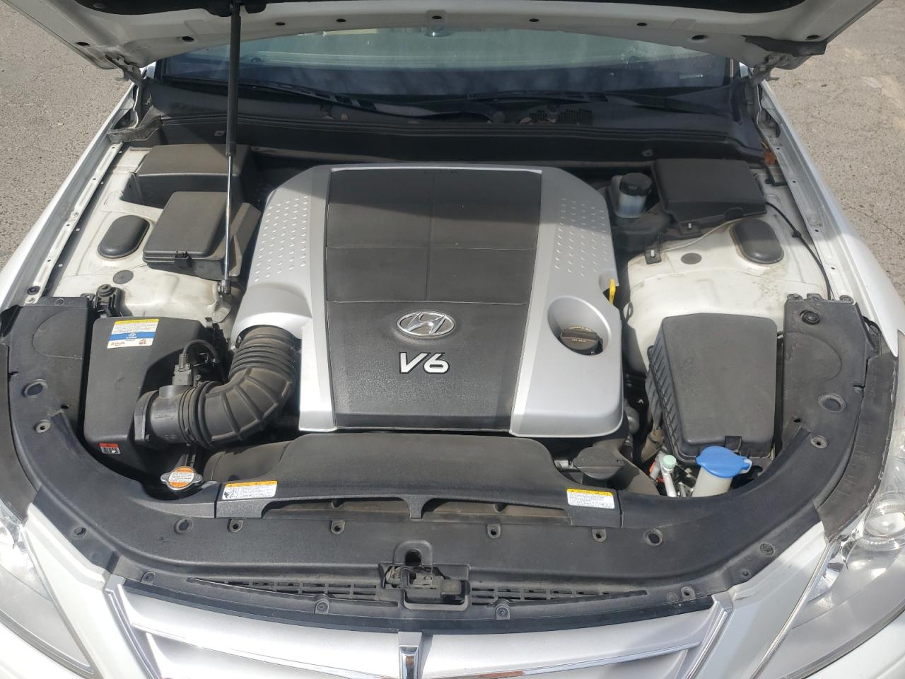 2011 Hyundai Genesis 3.8l White vin: KMHGC4DE9BU115660