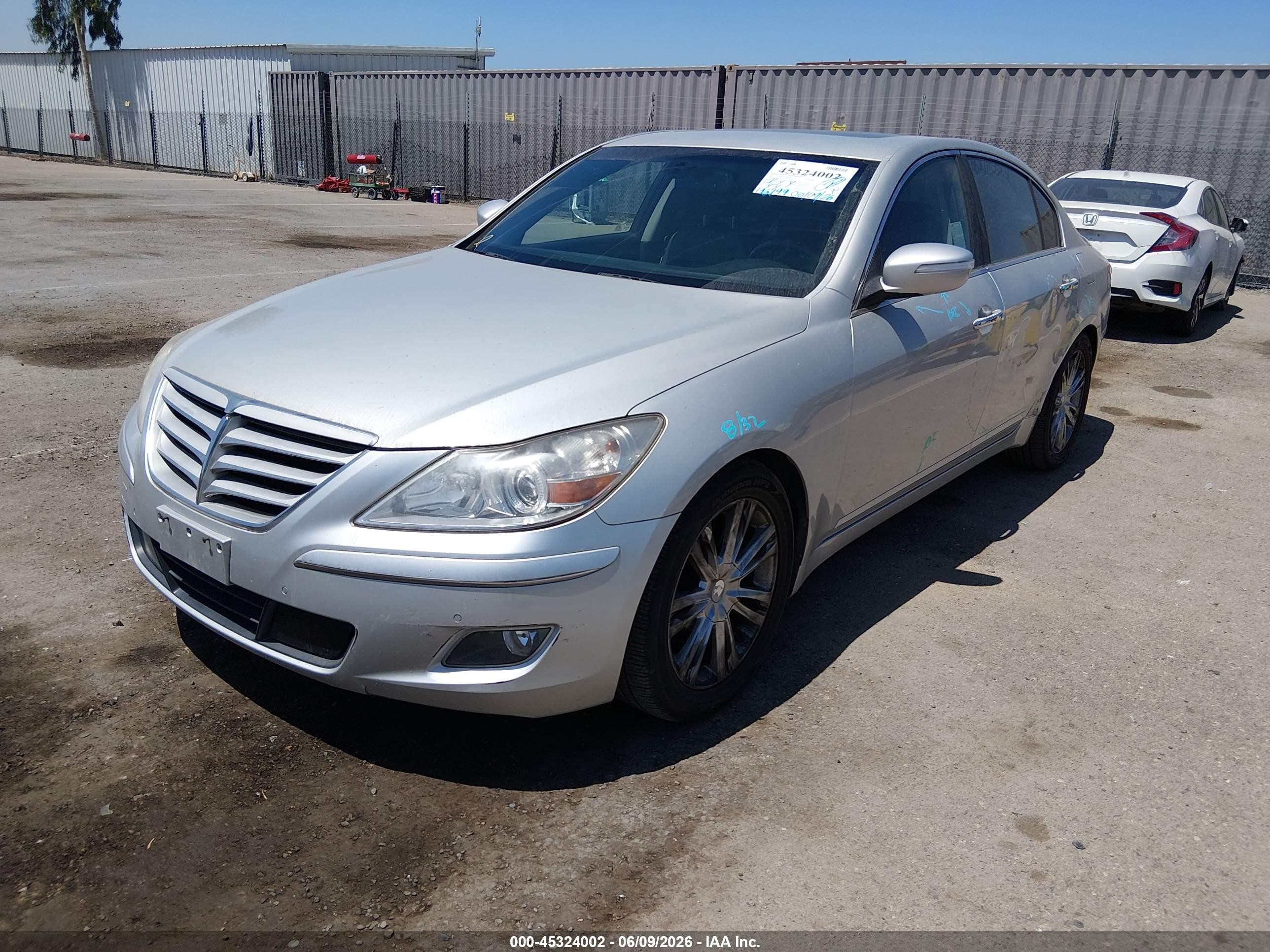 2011 Hyundai Genesis 3.8 Silver vin: KMHGC4DE9BU142308